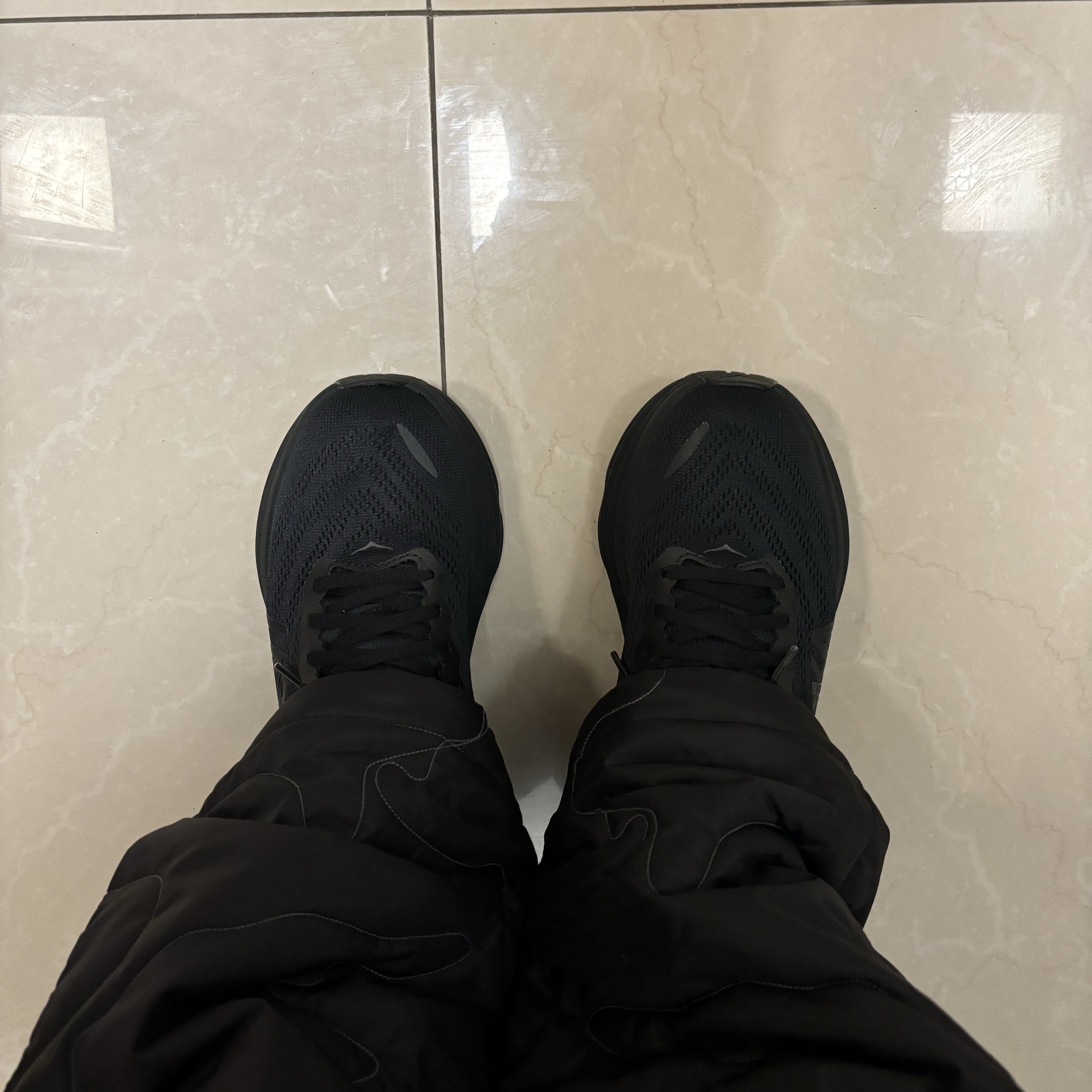 Hoka Bondi 8 Black - Regular 착용 스타일