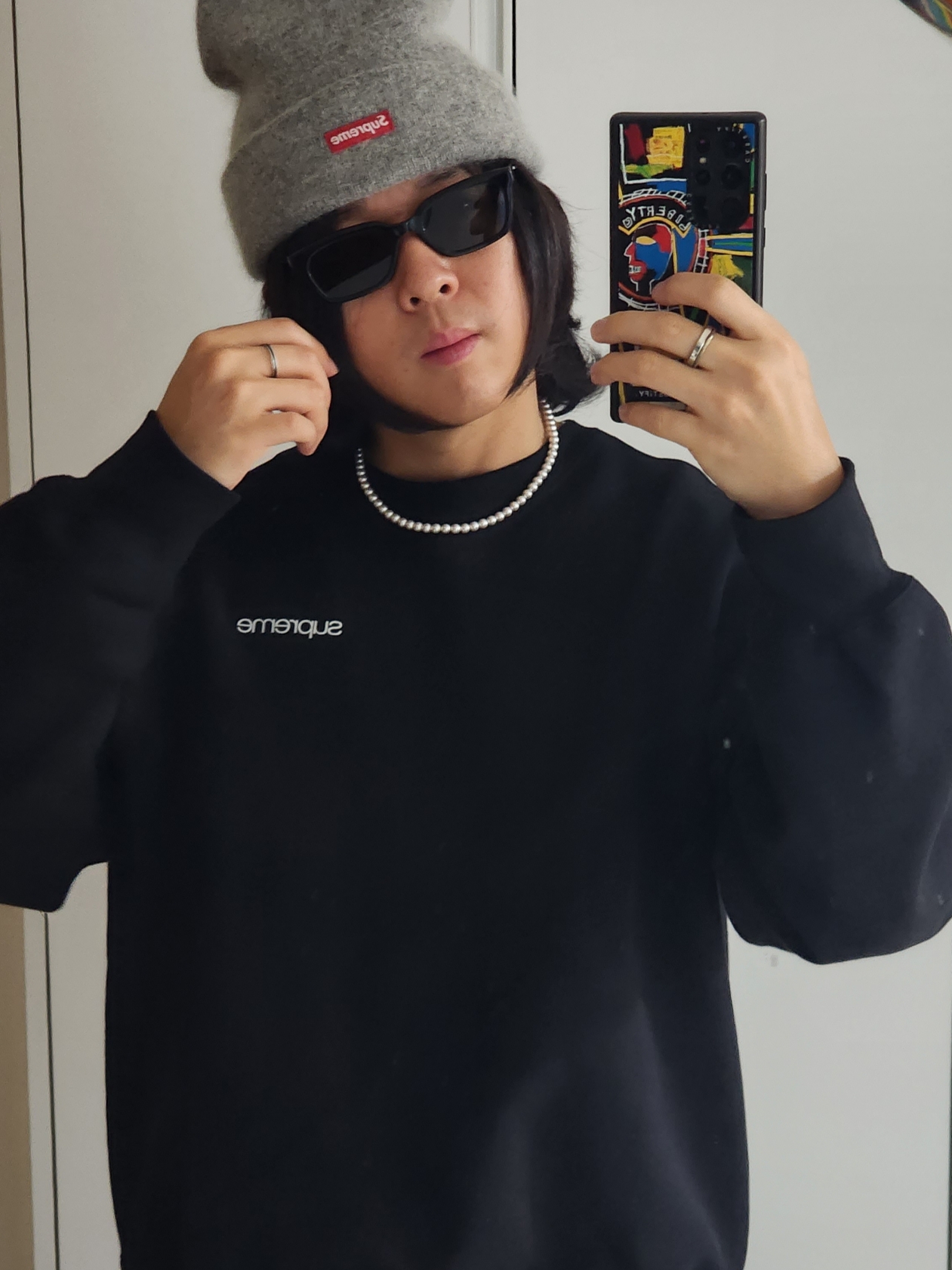 Supreme NYC Crewneck Black - 23FW, Supreme Mohair Beanie Heather Grey - 23FW 착용 스타일 - 2
