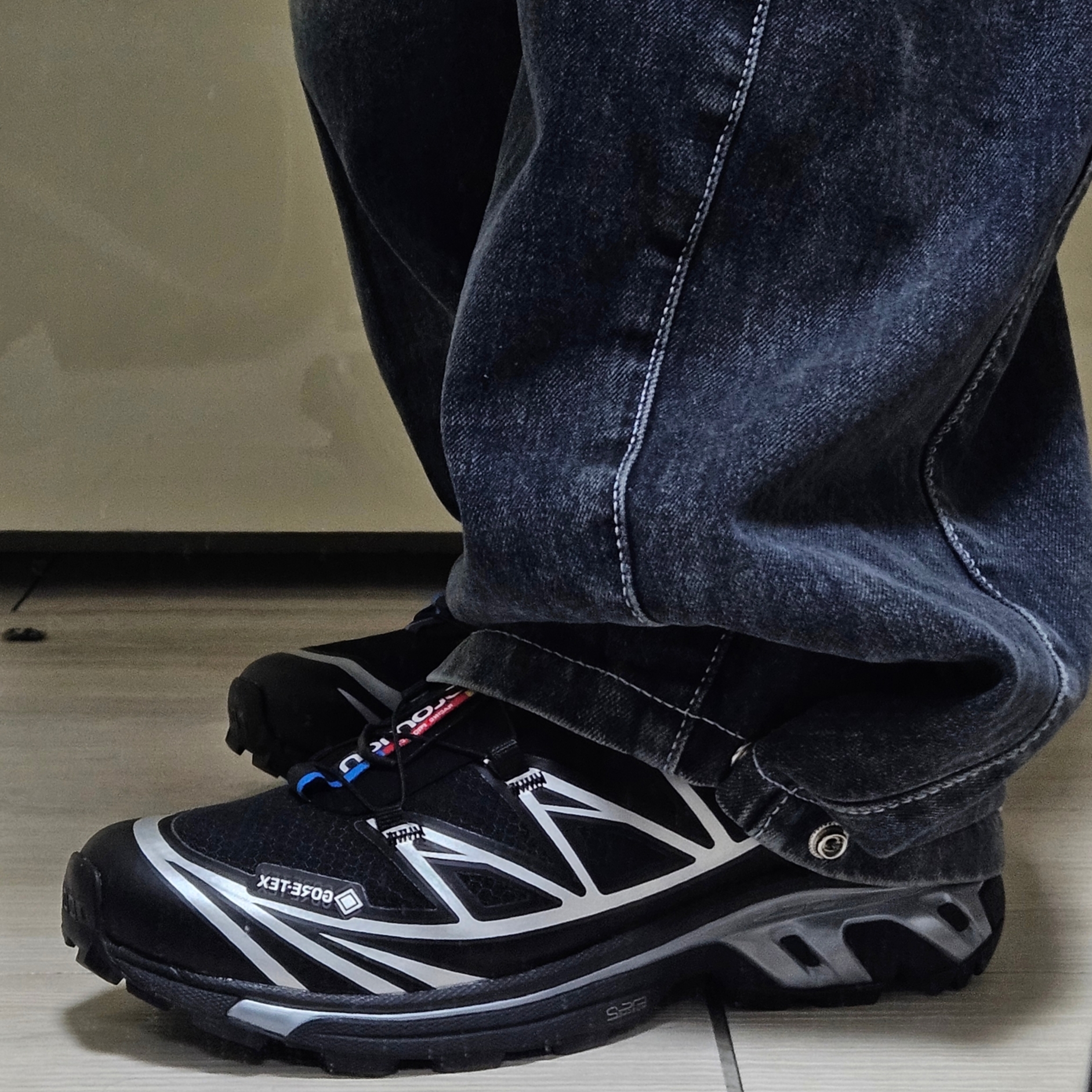 Salomon XT-6 GTX Black Silver 착용 스타일 - 2