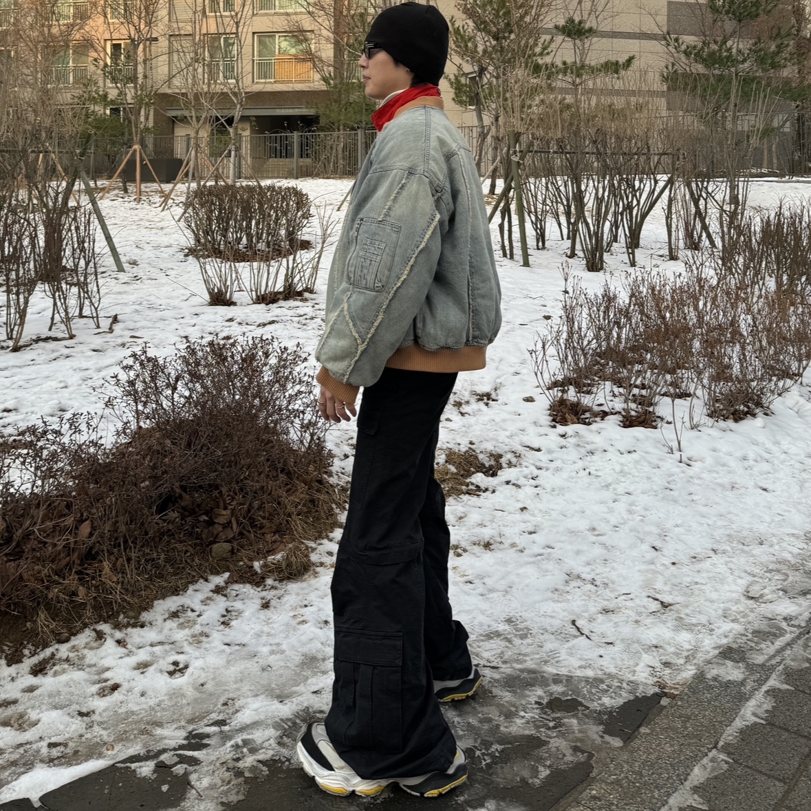 Stussy Basic Skullcap Beanie Black, Balenciaga Flared Cargo Pants Black 착용 스타일 - 5