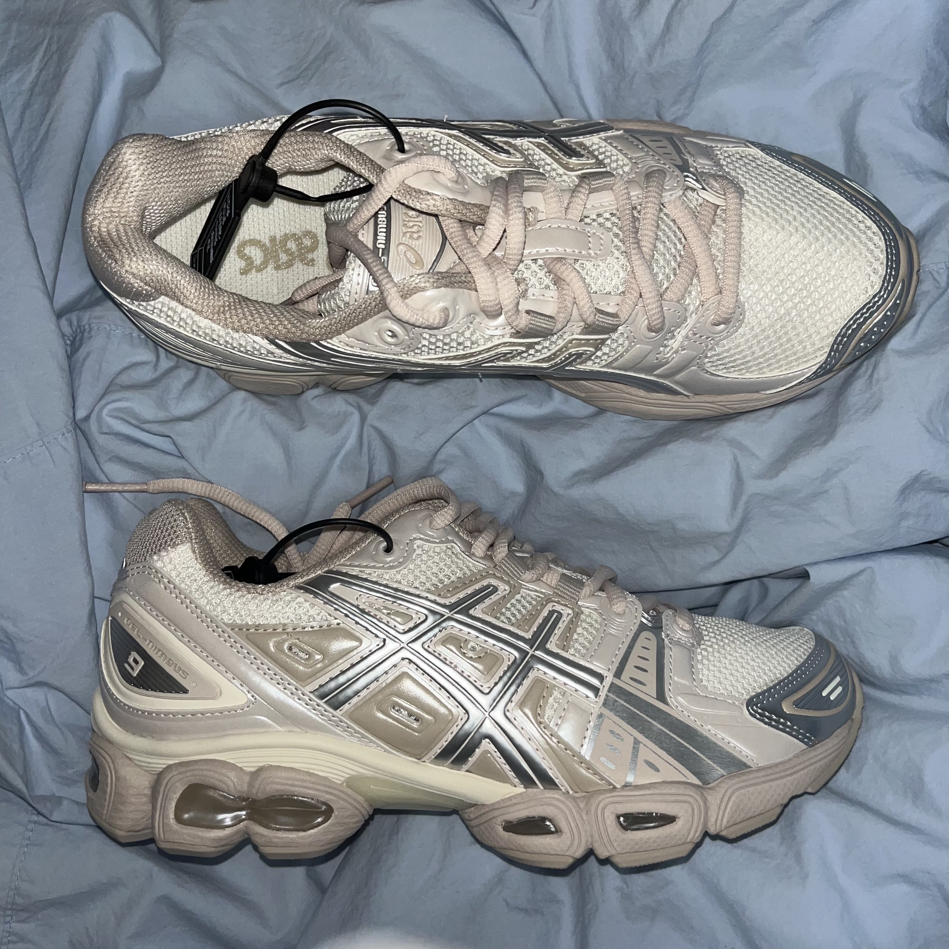 (W) Asics Gel-Nimbus 9 Cream Mineral Beige 착용 스타일 - 3