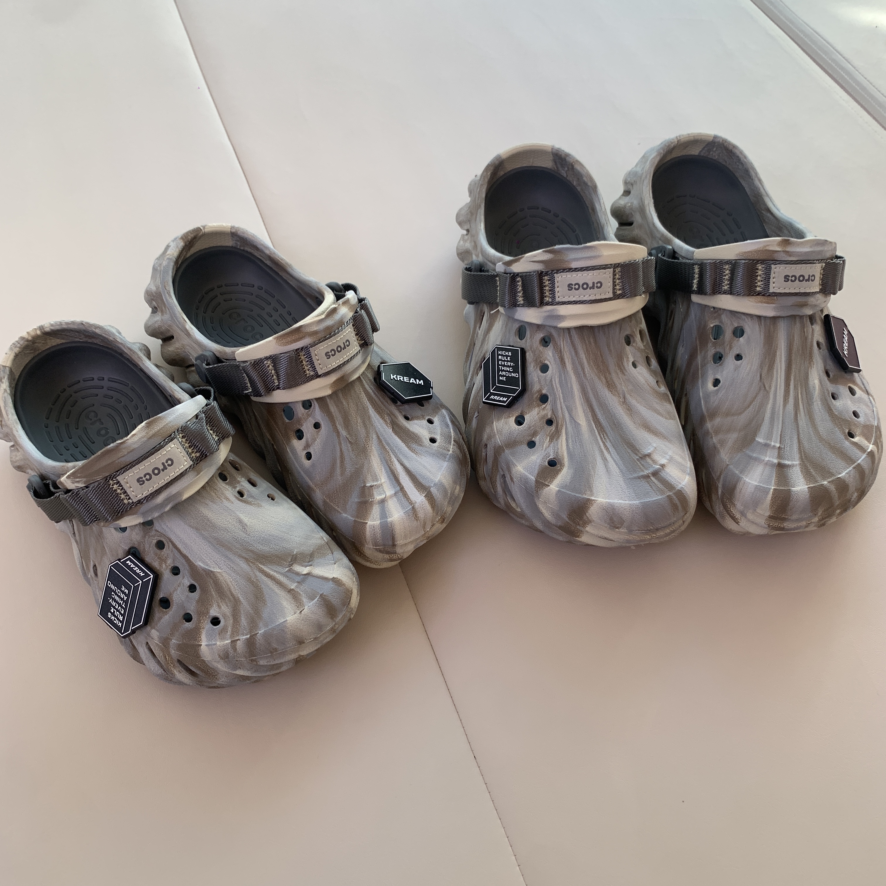 Crocs Echo Marbled Clog Bone Multi 착용 스타일