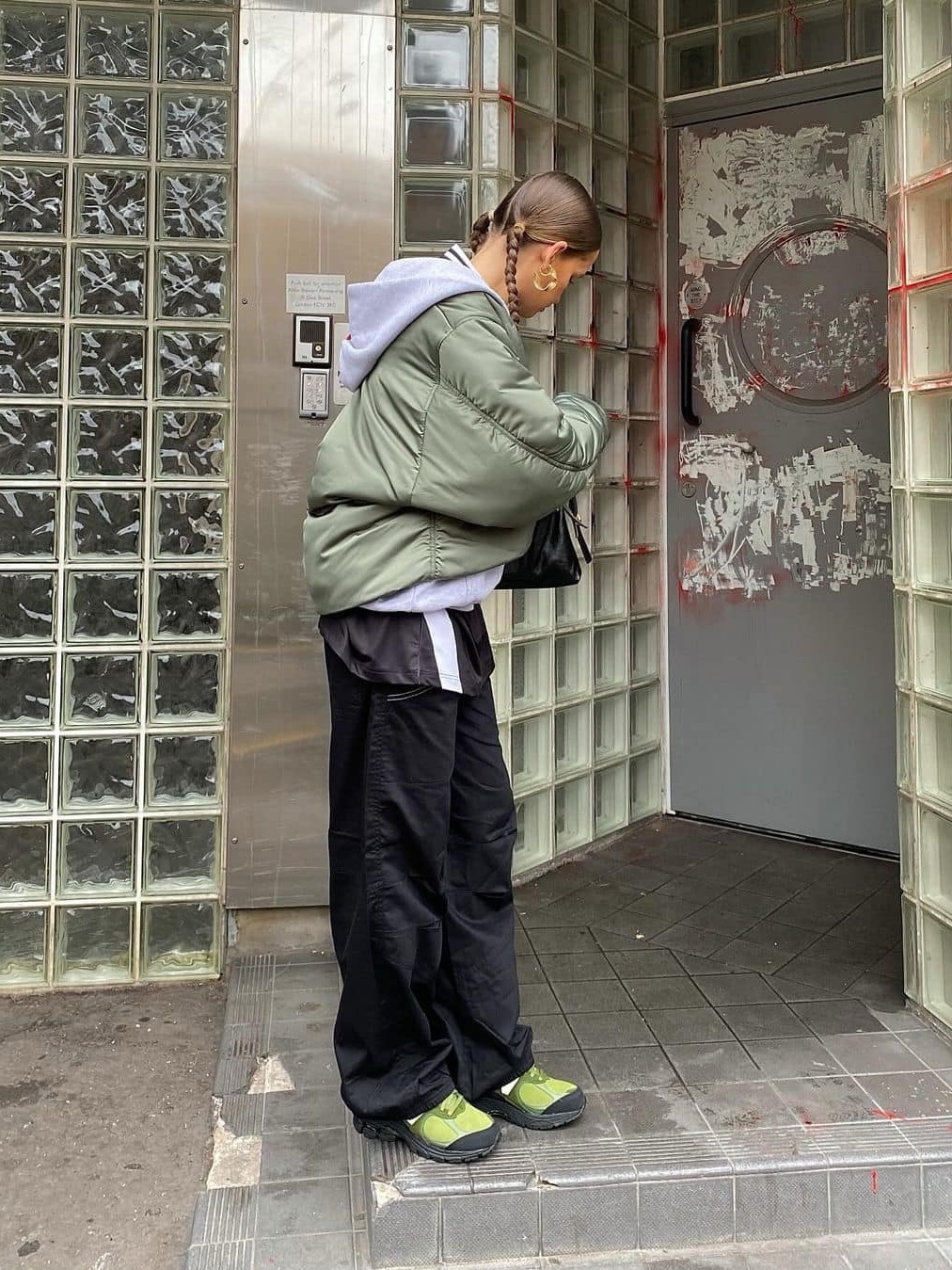 IAB Studio Pigment Hoodie Royal Blue - 22FW, Yeezy Gap Engineered By Balenciaga Dove Hoodie Black 착용 스타일 - 5