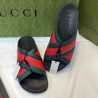 Gucci Web Rubber Slide Green Red 착용 스타일 - 5