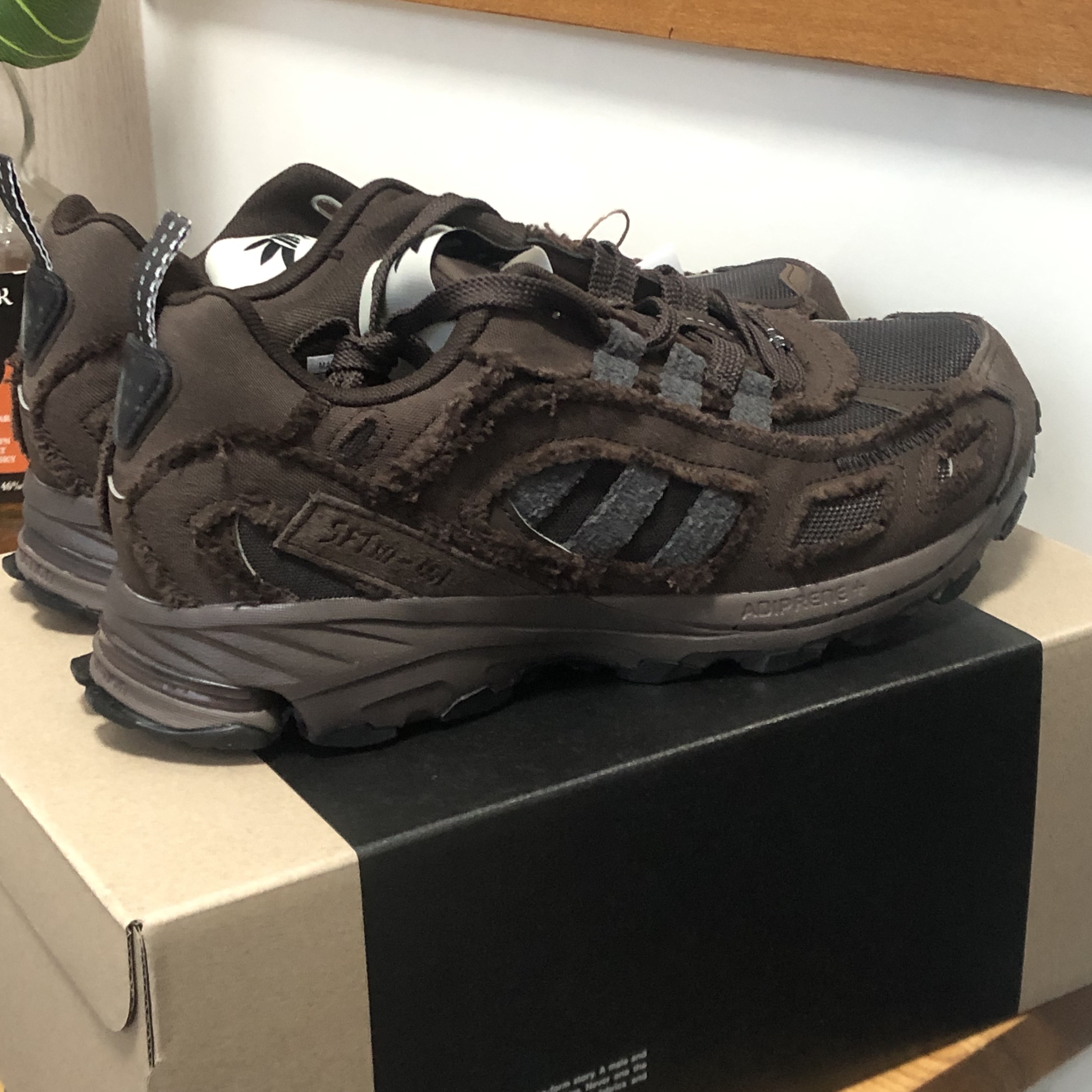Adidas x Song for the Mute Shadowturf Dark Brown 착용 스타일
