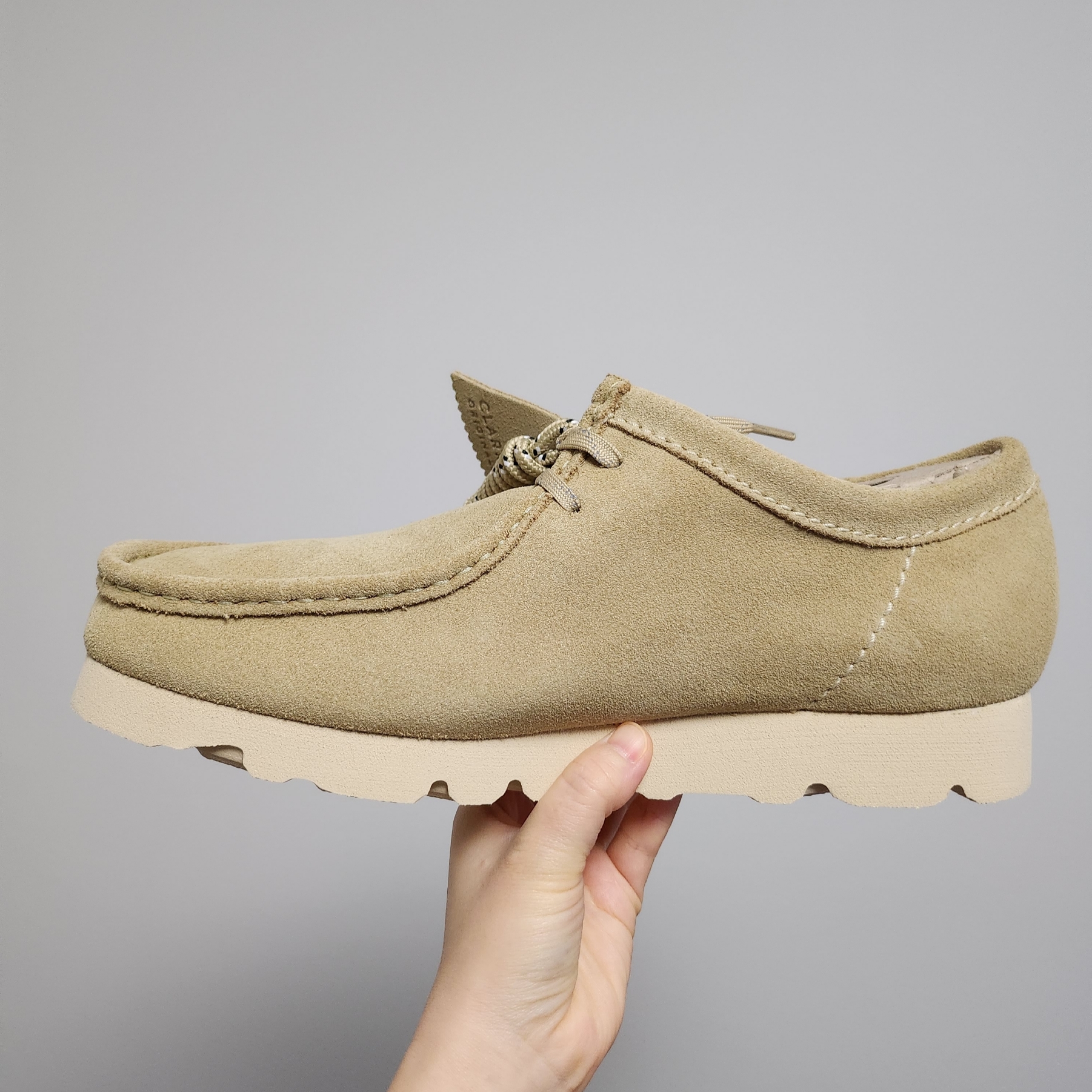 Clarks Wallabee Gore-Tex Maple Suede 착용 스타일