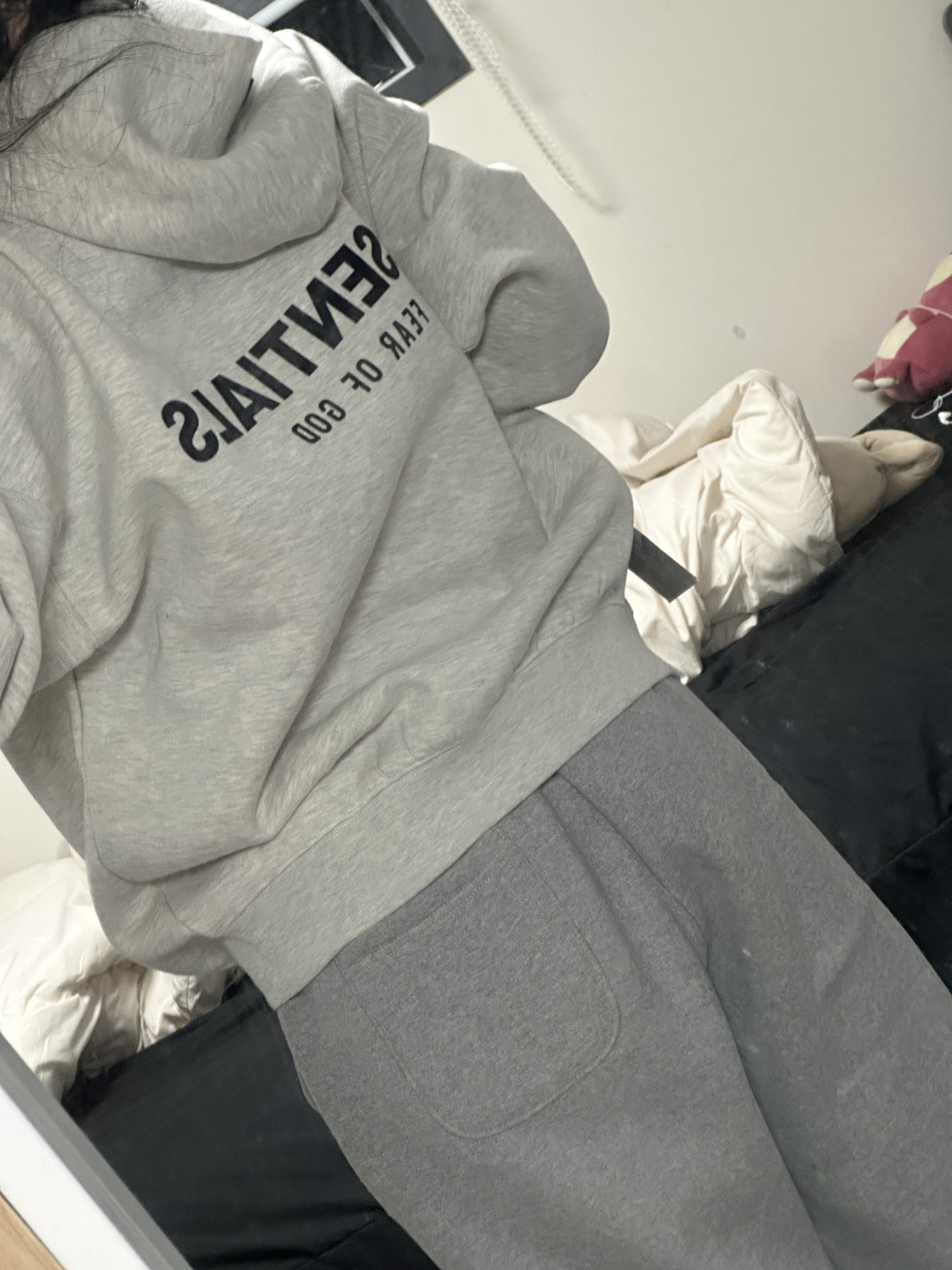 Essentials The Core Collection Hoodie Light Oatmeal 착용 스타일 - 1