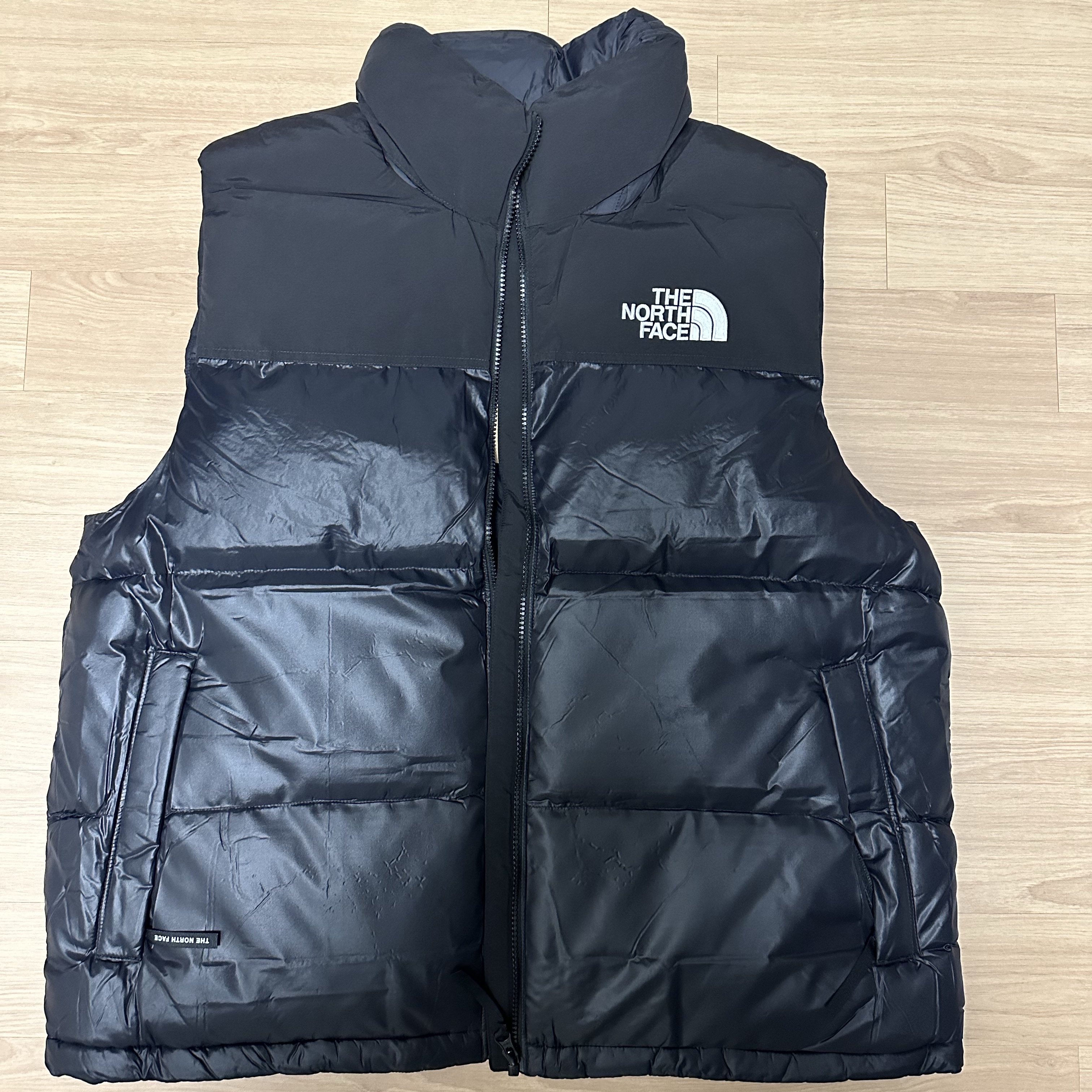 The North Face Nuptse On Ball Vest Real Black 착용 스타일