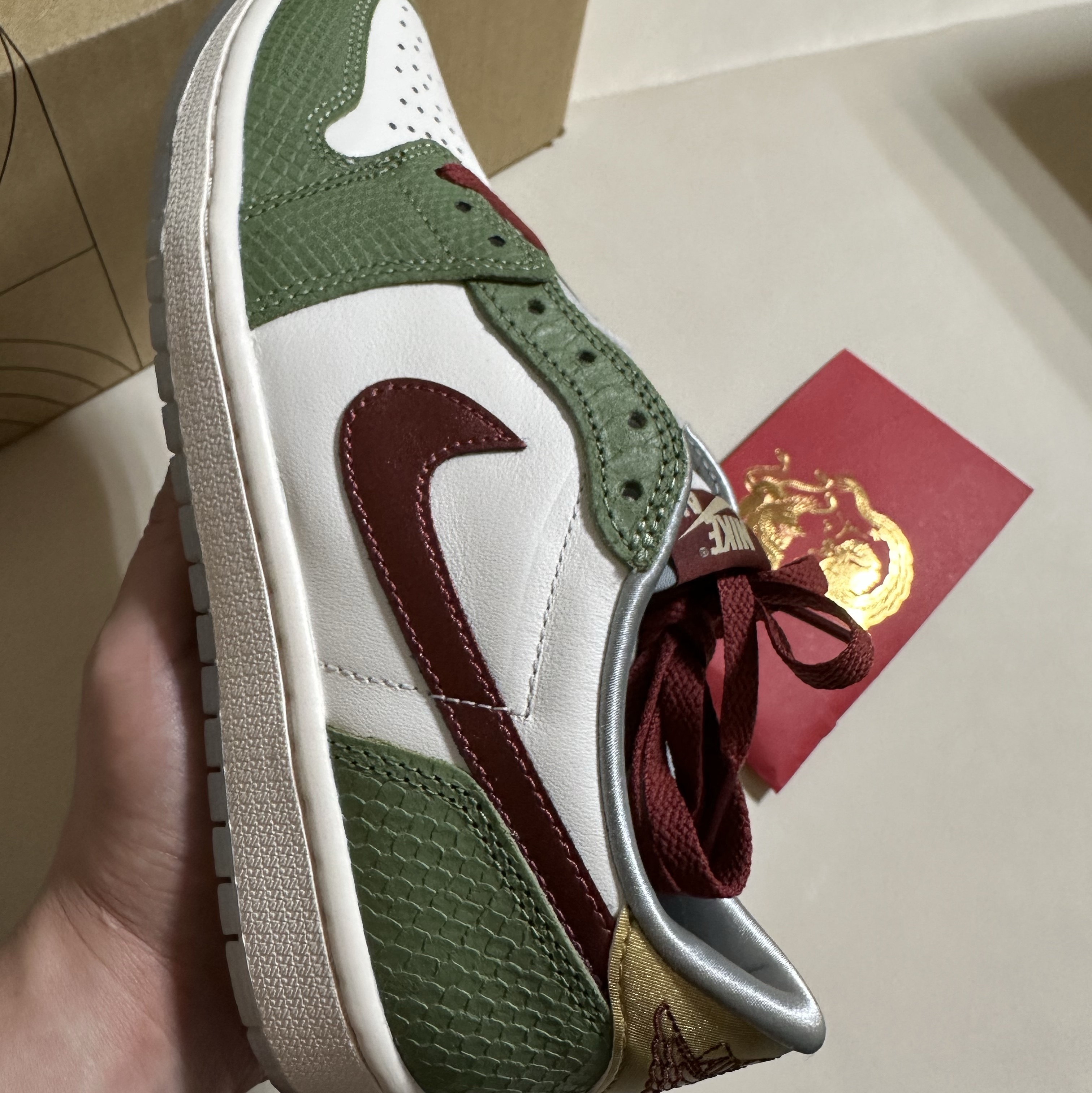 Jordan 1 Retro Low OG Chinese New Year 착용 스타일 - 1
