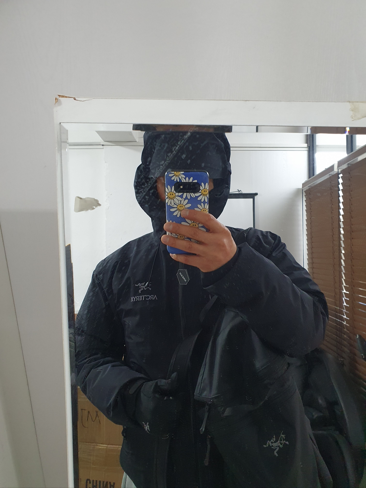 Arc'teryx Beta LT Jacket Black 착용 스타일