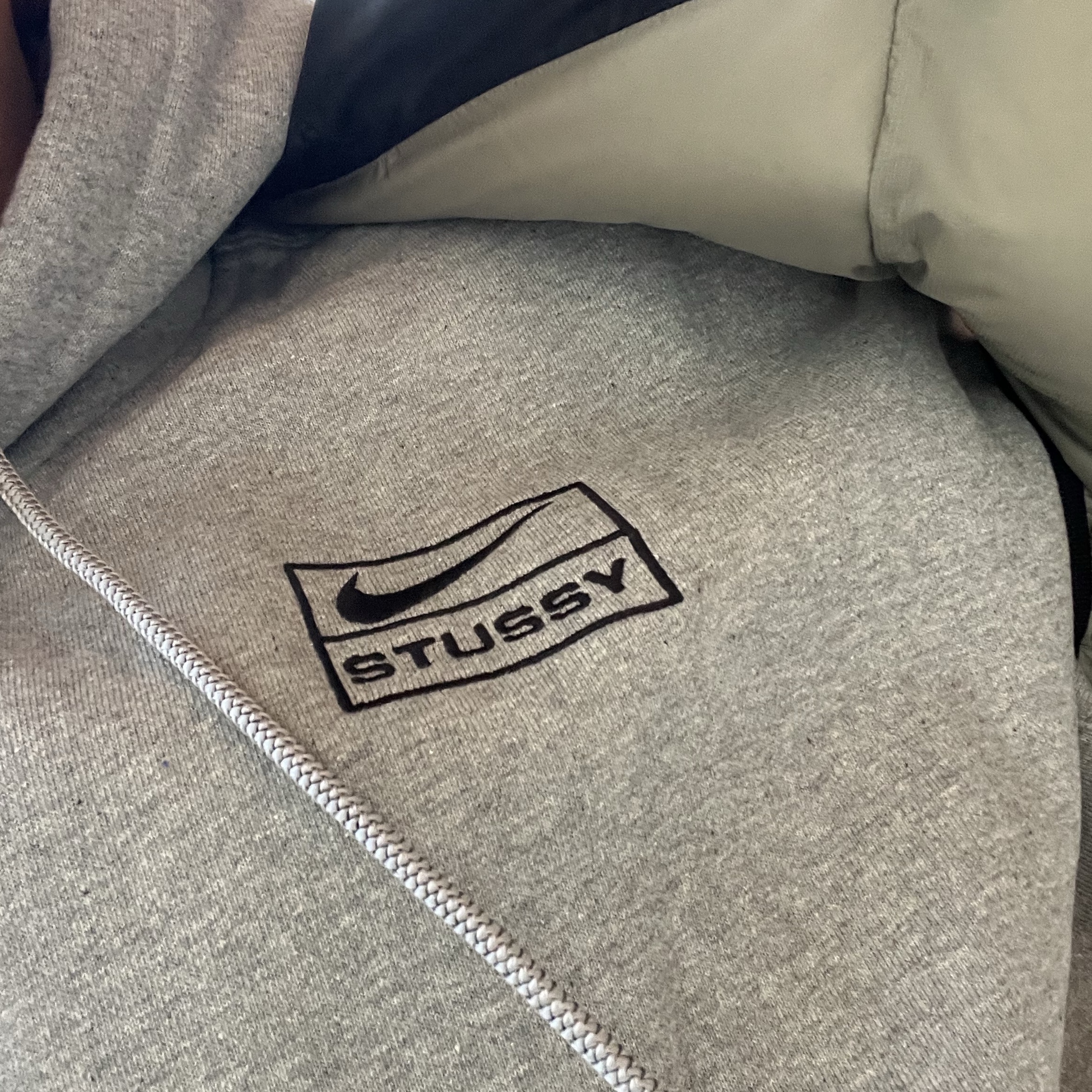 Nike x Stussy NRG RA Pullover Hoodie Dark Grey Heather (DJ9489-063) 착용 스타일