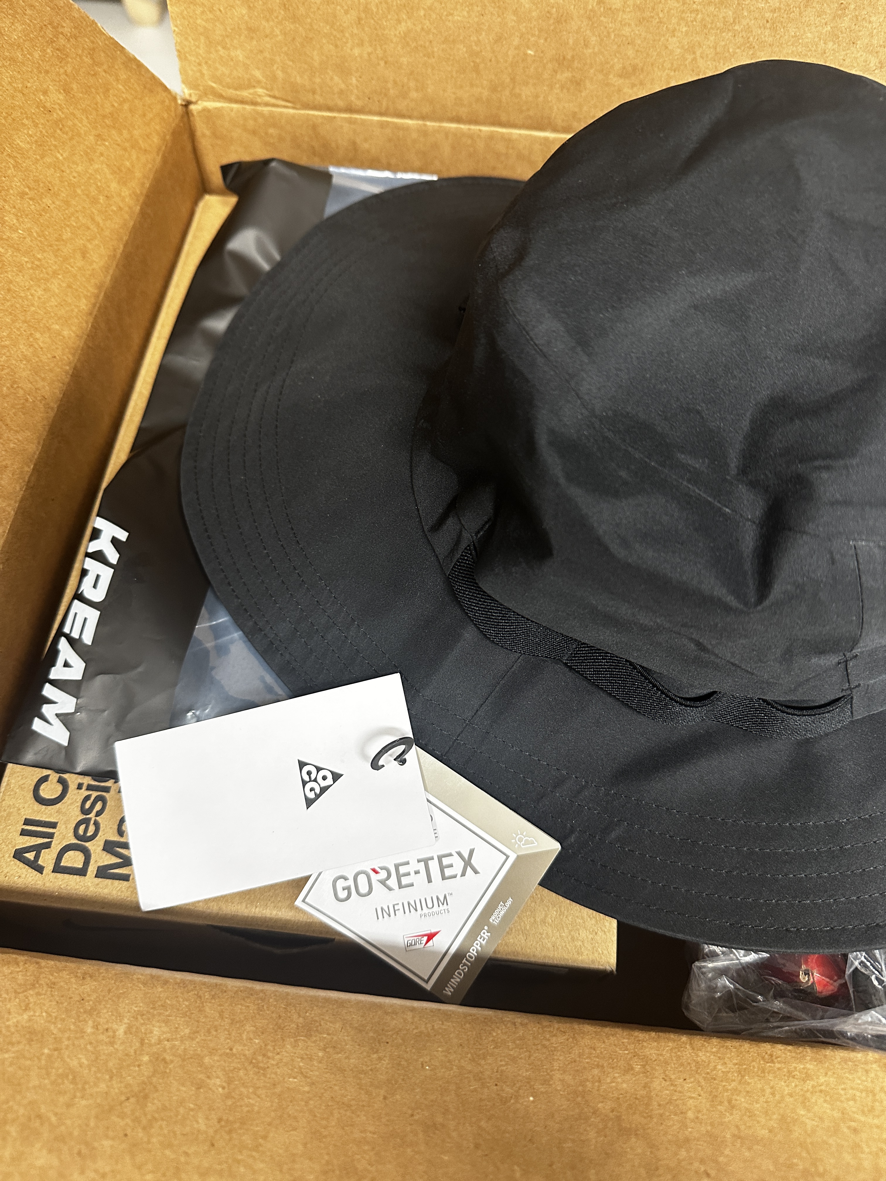 Nike ACG Apex Bucket Hat Black 착용 스타일
