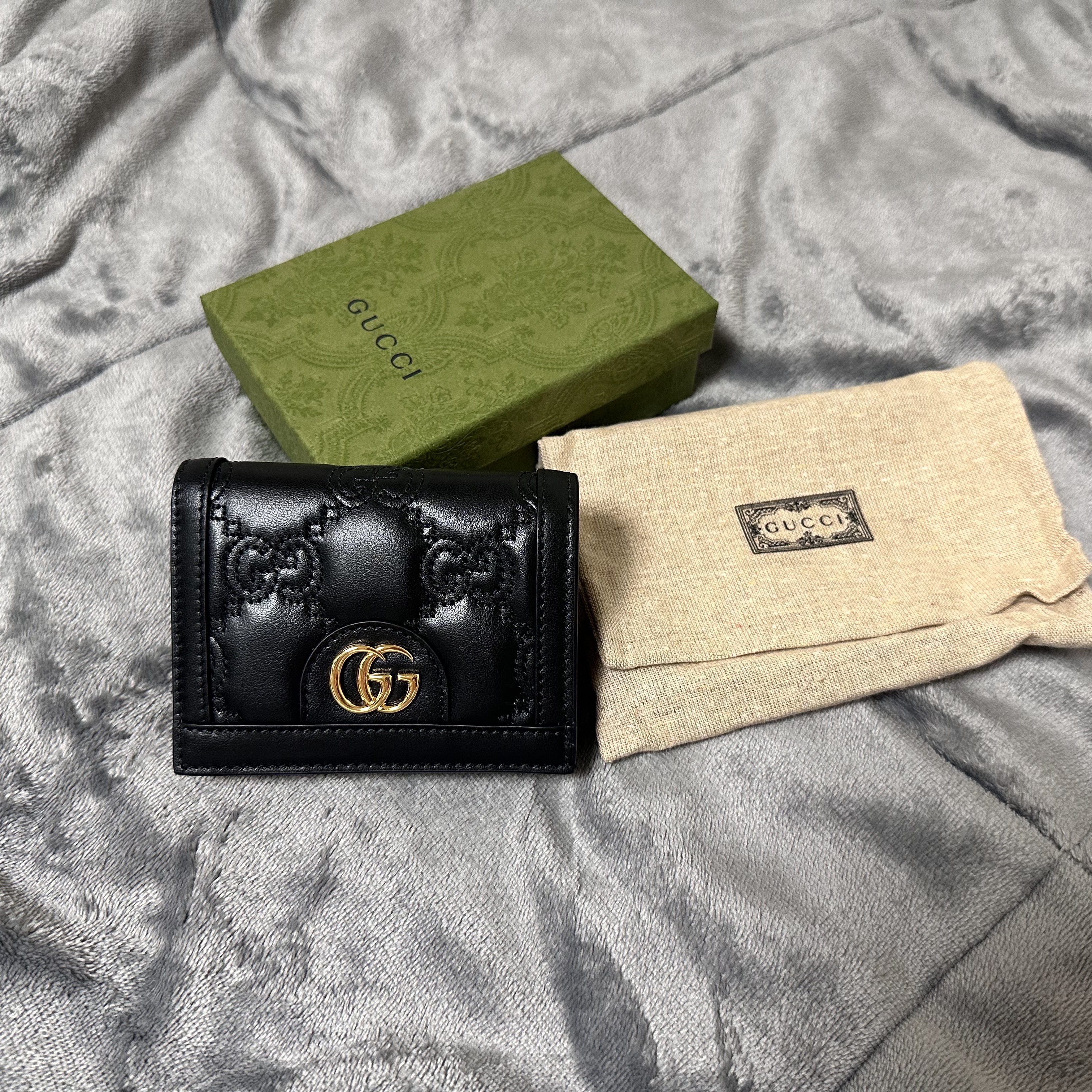 Gucci GG Matelasse Card Case Wallet Black Leather 착용 스타일