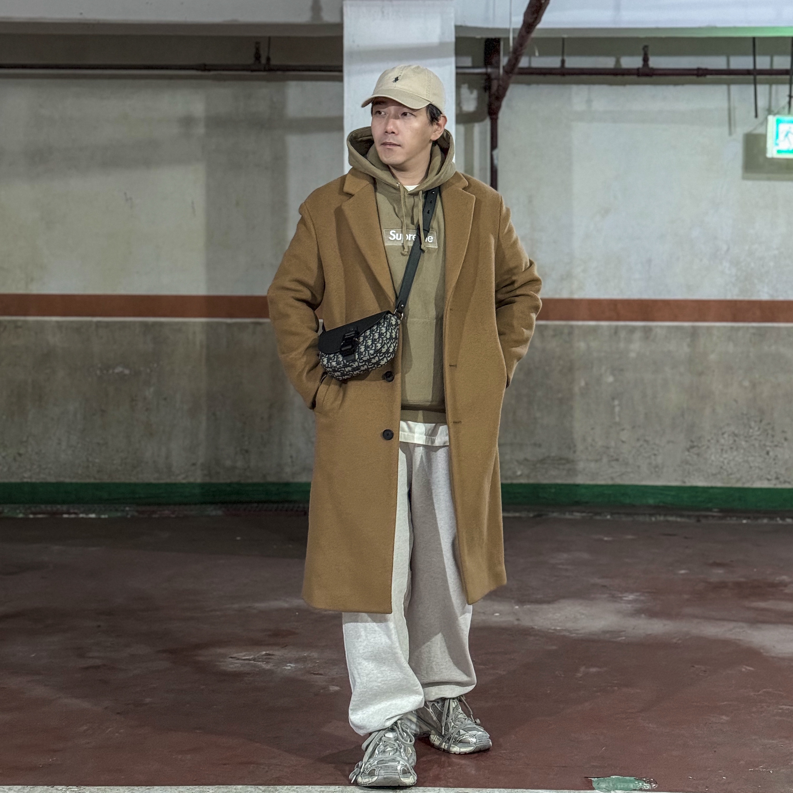 Supreme Box Logo Hooded Sweatshirt Dark Sand - 23FW, Dior Saddle Pouch with Strap Grained Calfskin Beige & Black Dior Oblique Jacquard Black 착용 스타일