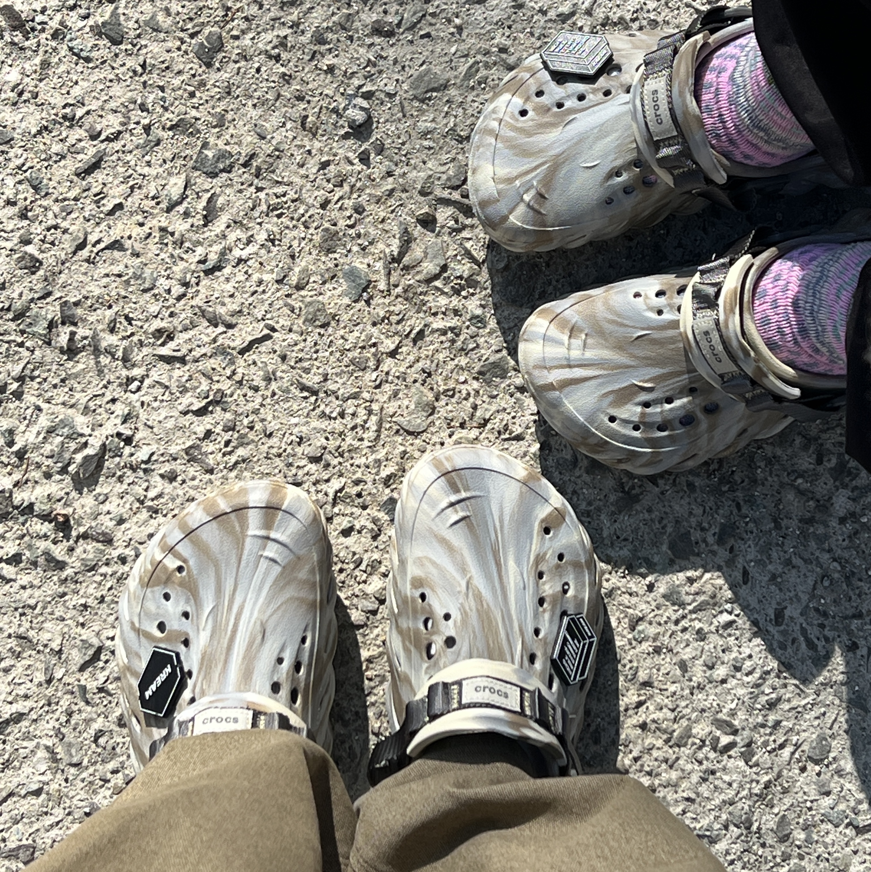 Crocs Echo Marbled Clog Bone Multi 착용 스타일