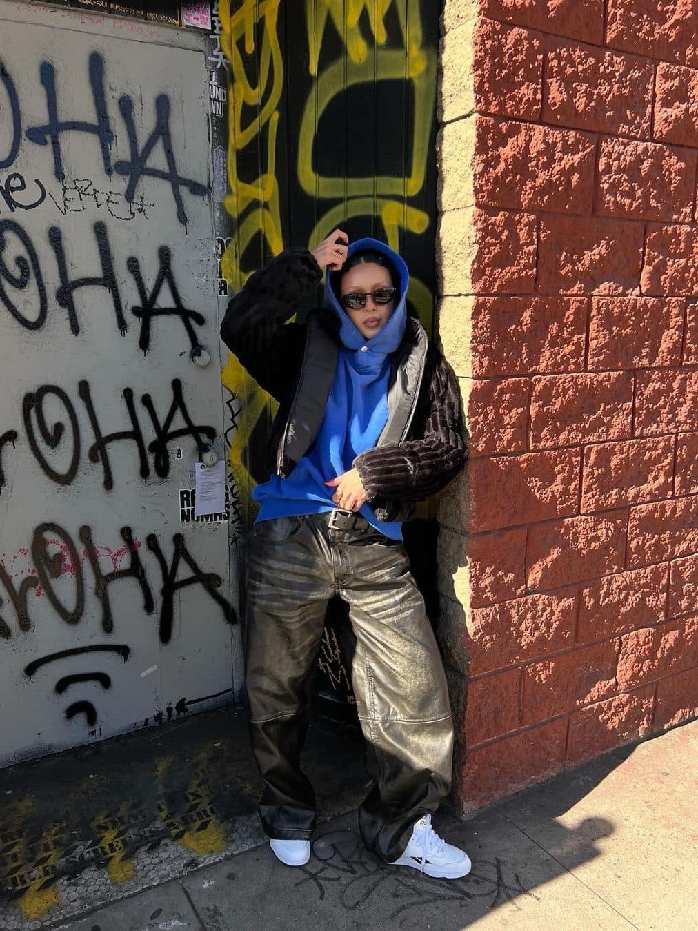 IAB Studio Pigment Hoodie Royal Blue - 22FW, Yeezy Gap Engineered By Balenciaga Dove Hoodie Black 착용 스타일 - 2