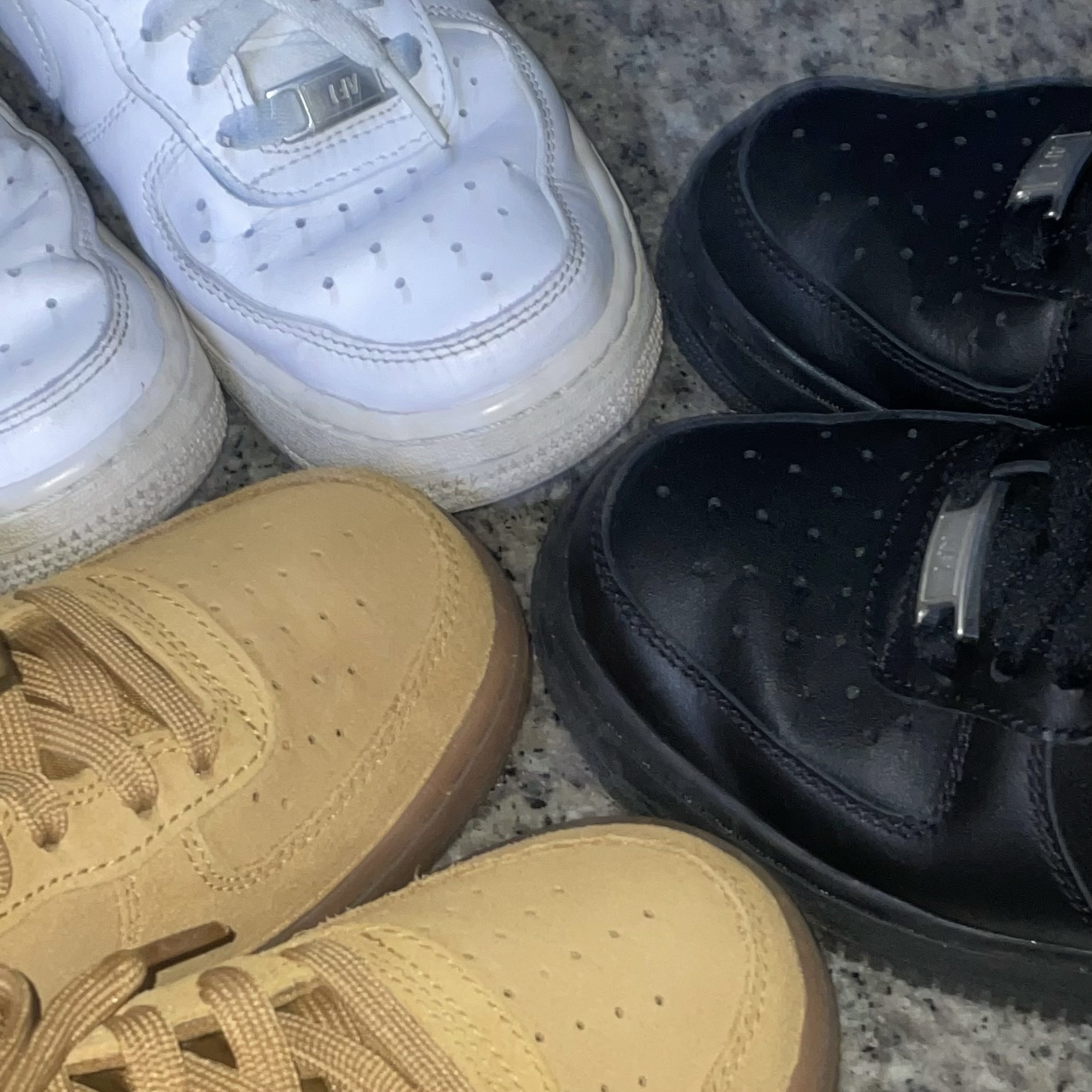 (GS) Nike Air Force 1 LV8 3 Wheat, (W) Nike Air Force 1 '07 Low Triple Black 착용 스타일
