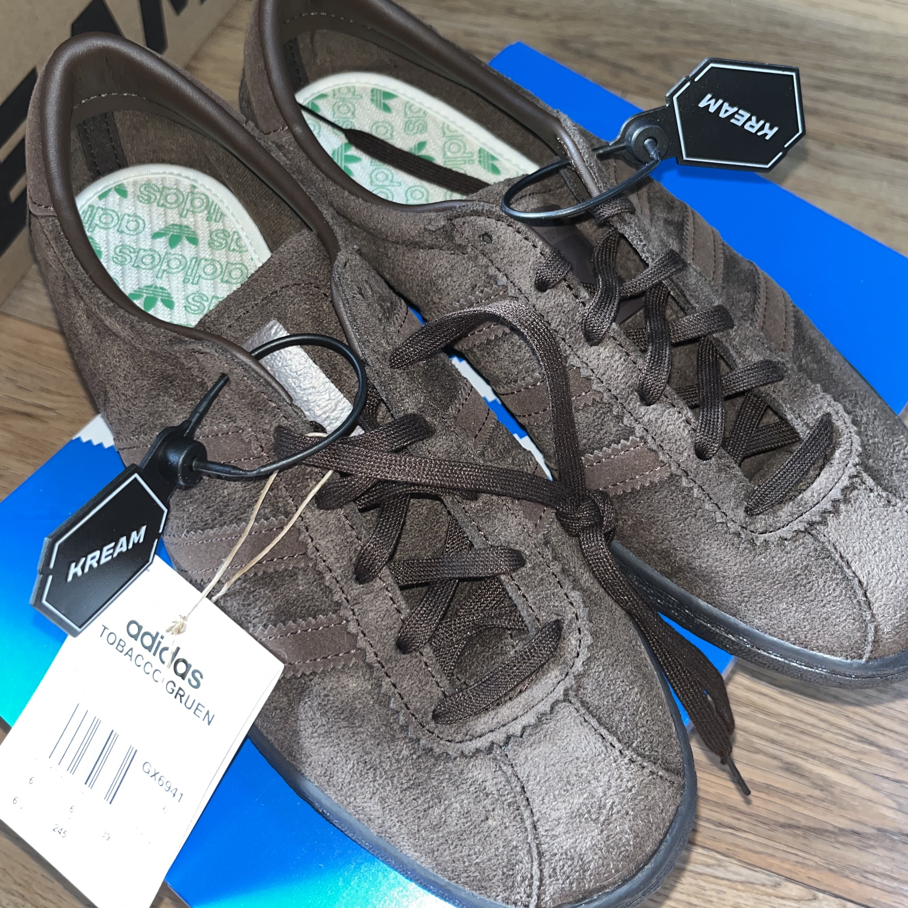 Adidas Tobacco Gruen Dark Brown 착용 스타일