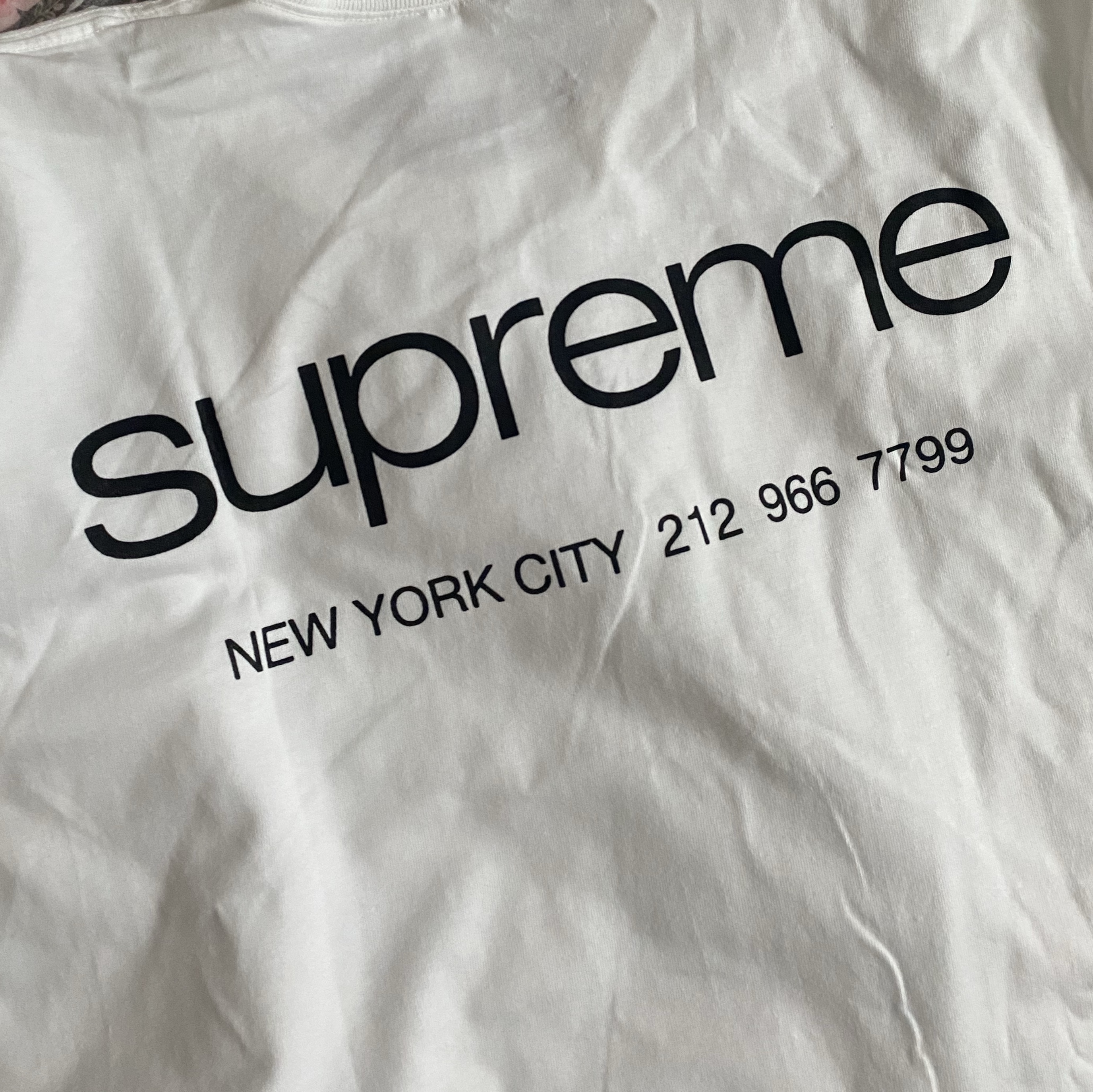 Supreme NYC T-Shirt White - 23FW 착용 스타일