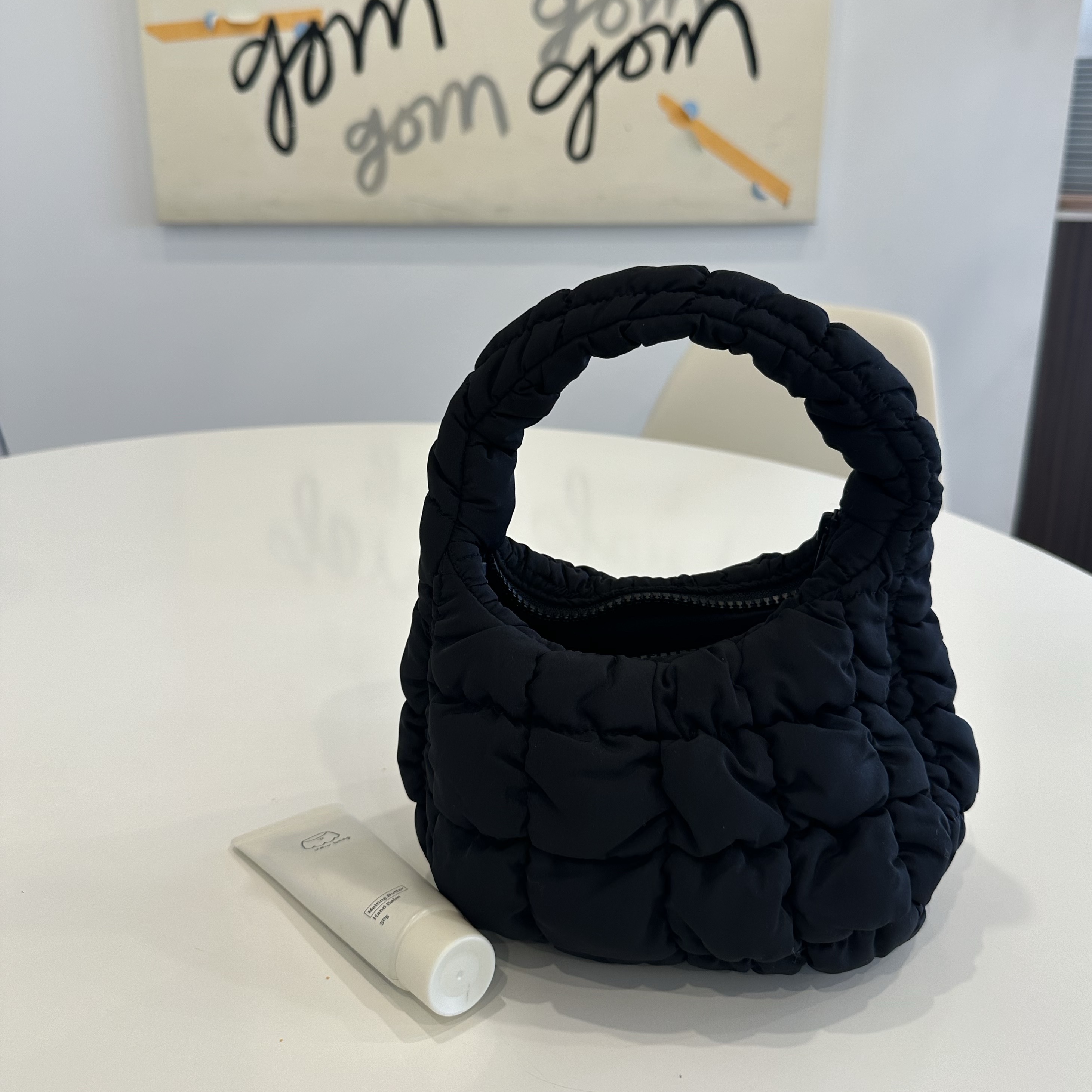 COS Quilted Micro Bag Black 착용 스타일