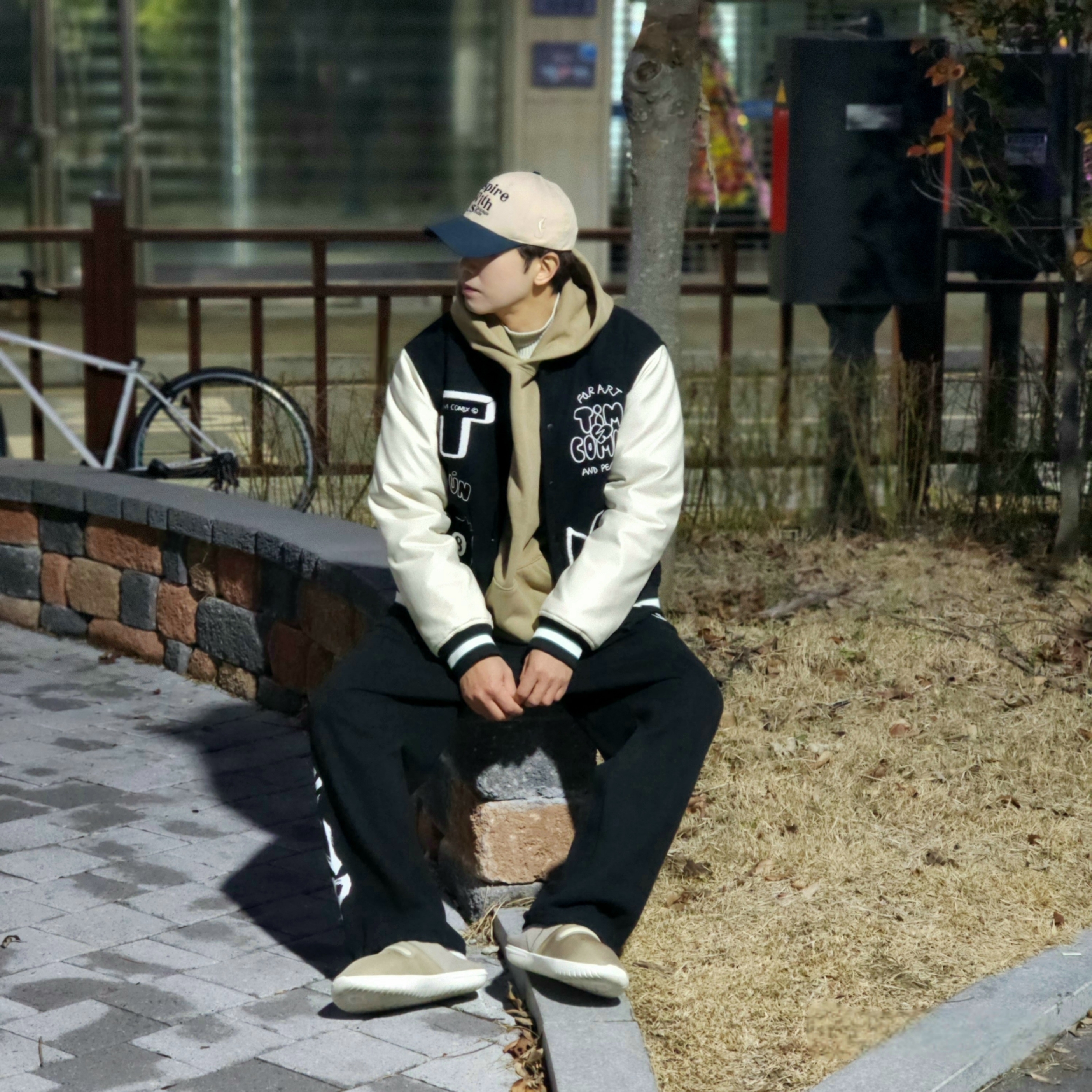 Essentials Hoodie Oak - 22SS, Nike Burrow Khaki Rattan 착용 스타일 - 2