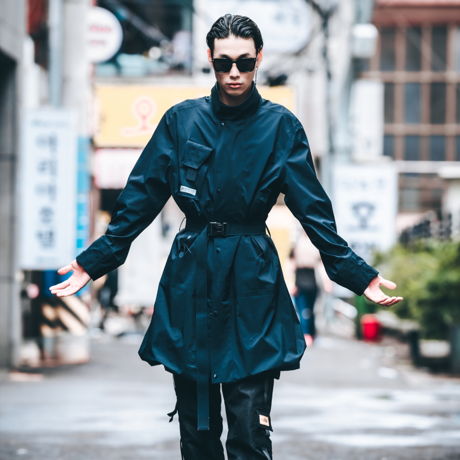 C.P. Company Metropolis Series Gore-Tex 3L Infinium Belted Coat Total Eclipse Blue - 23SS 착용 스타일 - 2