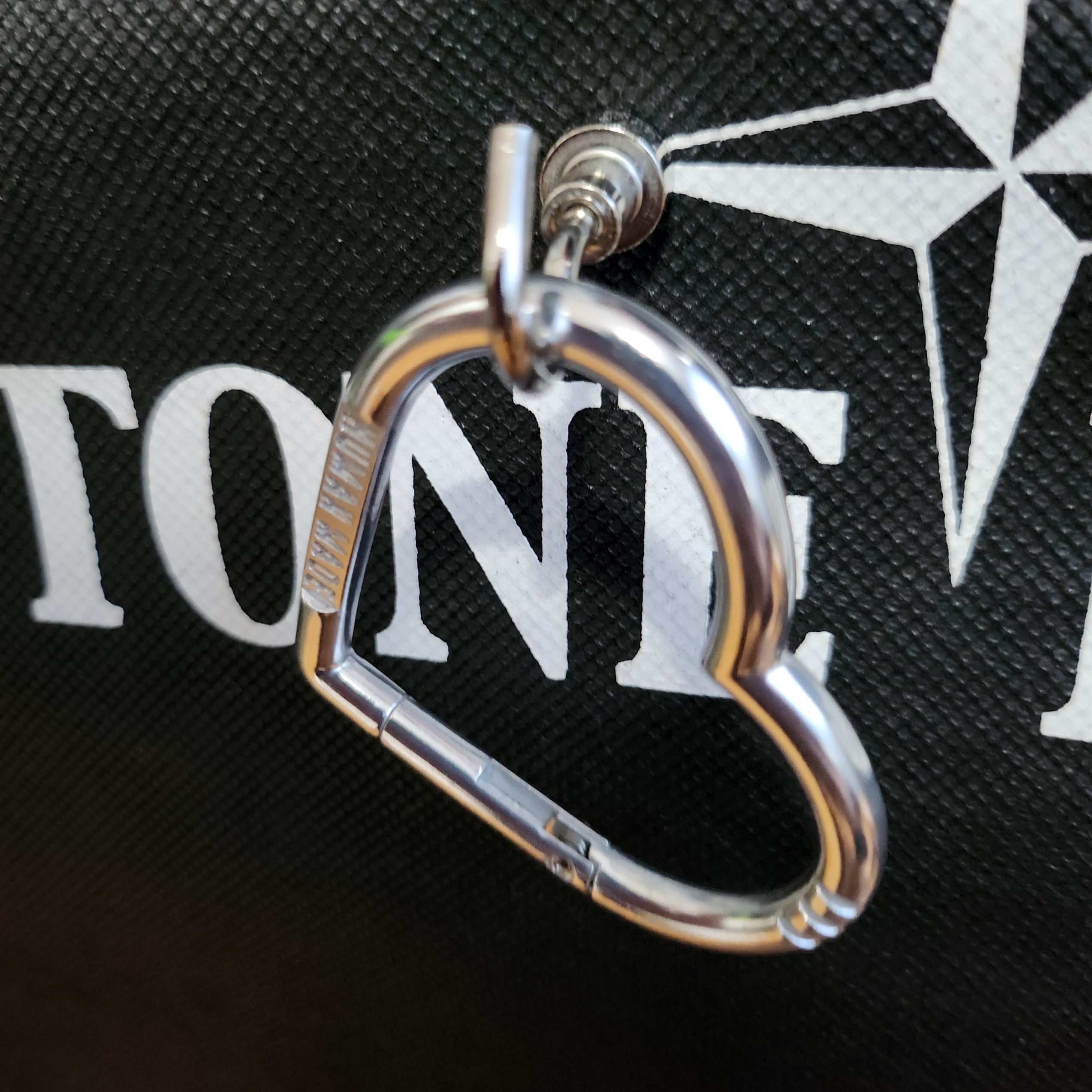 Human Made Heart Carabiner Silver 착용 스타일 - 2