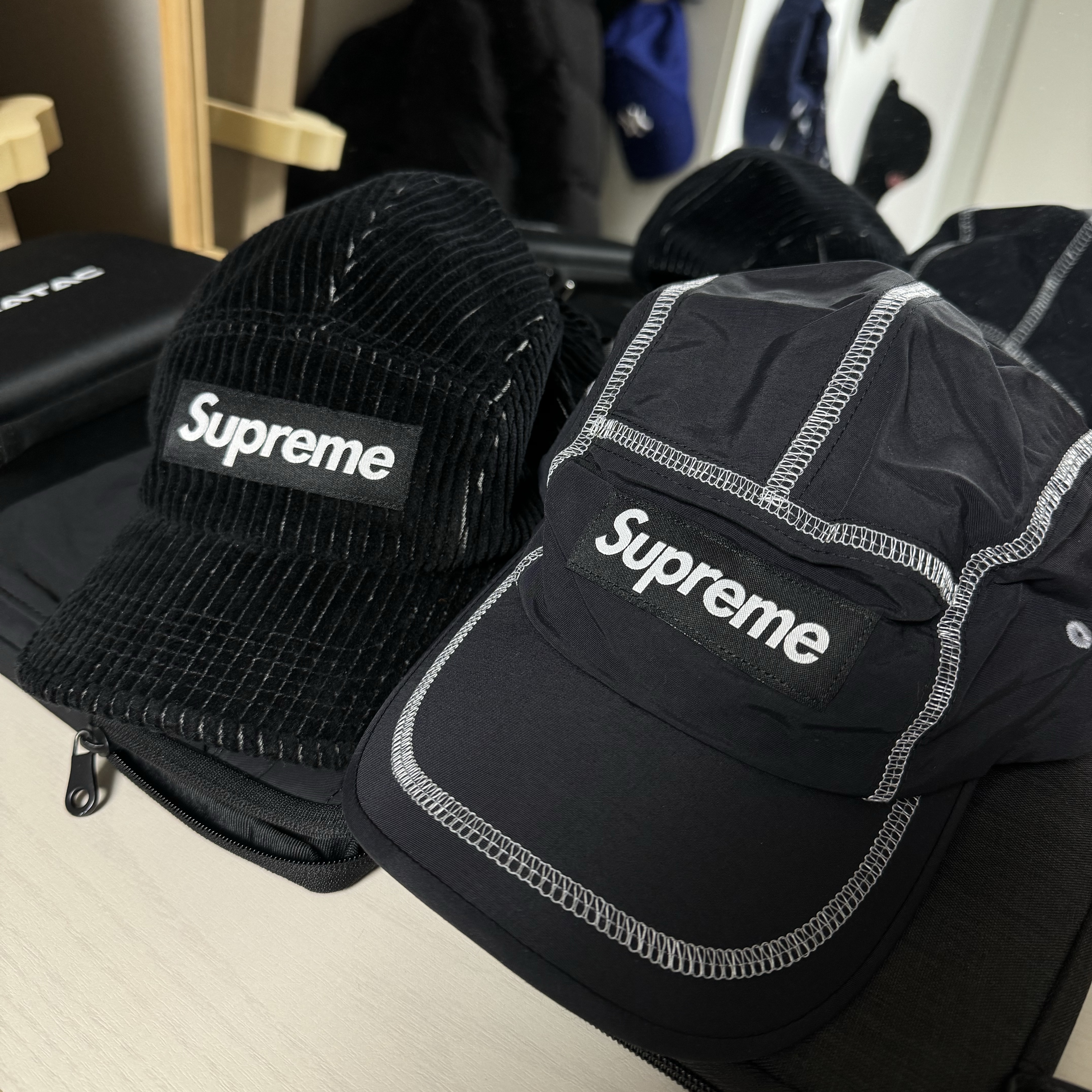 Supreme 2-Tone Corduroy Camp Cap Black - 23SS, Supreme Reflective Stitch Camp Cap Black - 23SS 착용 스타일