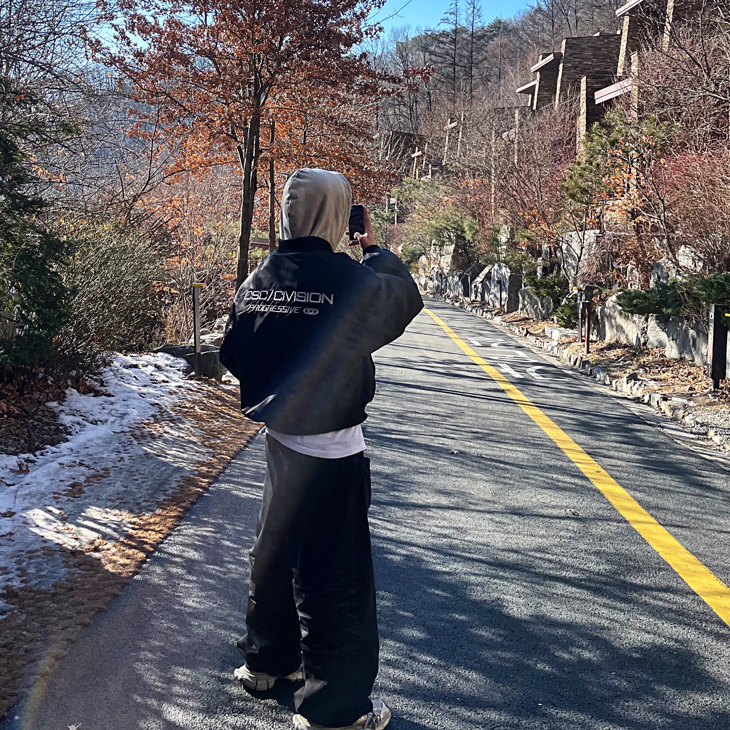 프로젝트 G/R 백워드 데님 팬츠 블랙, 씨비전 바이 씨에스씨 프로그레시브 봄버 자켓 블랙 착용 스타일 - 3