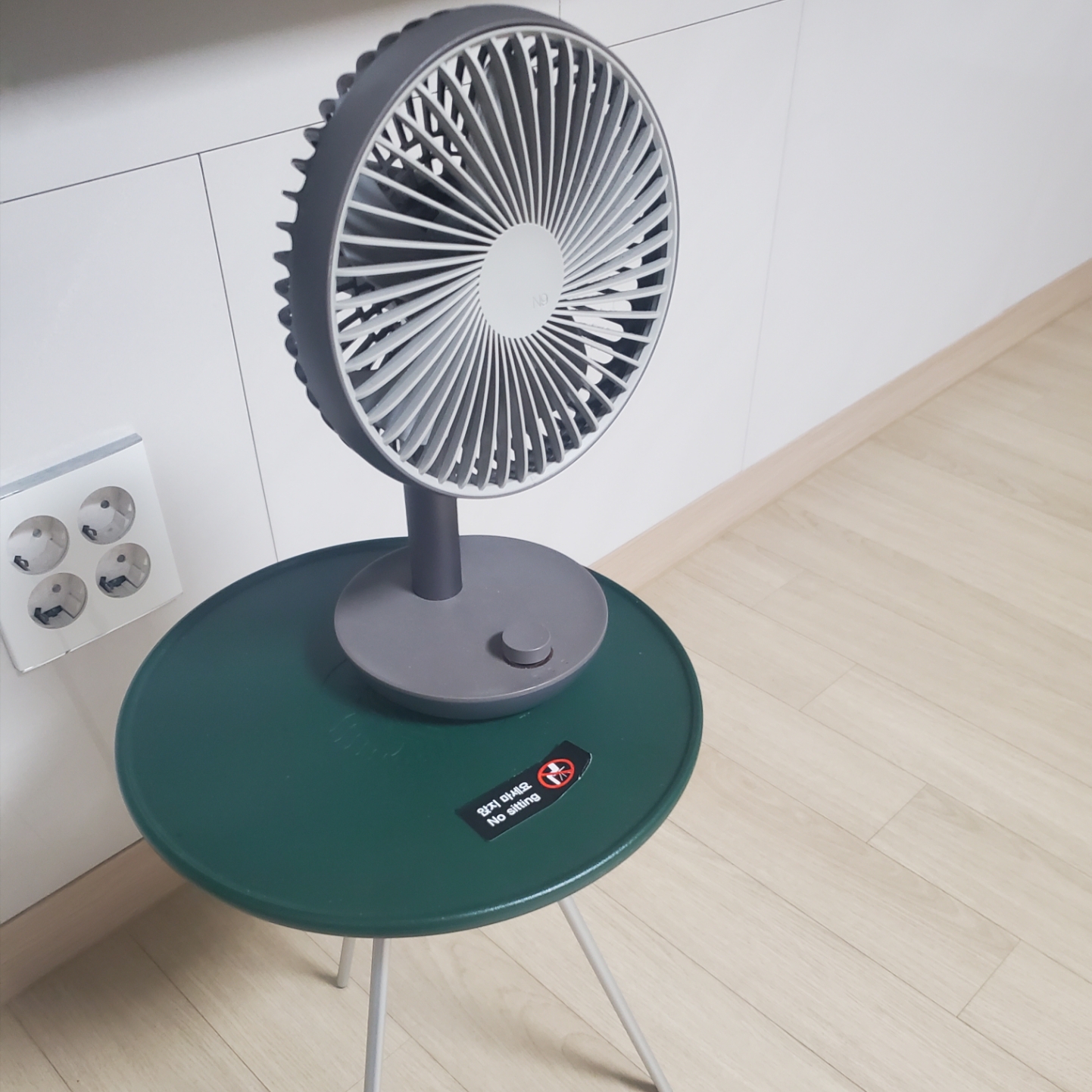 Starbucks x Helinox Side Table Green 착용 스타일