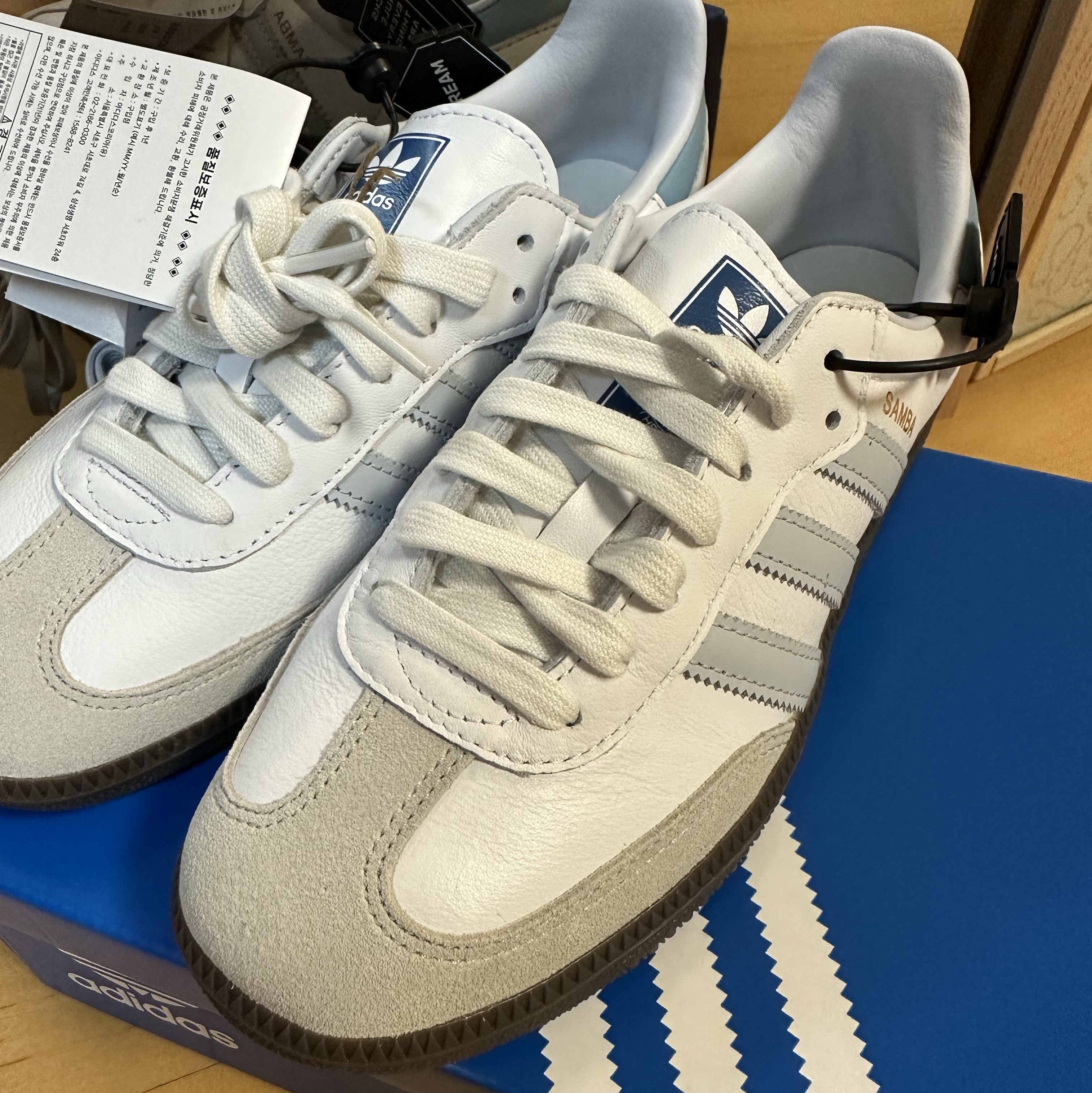 Adidas Samba OG Core White Halo Blue 착용 스타일