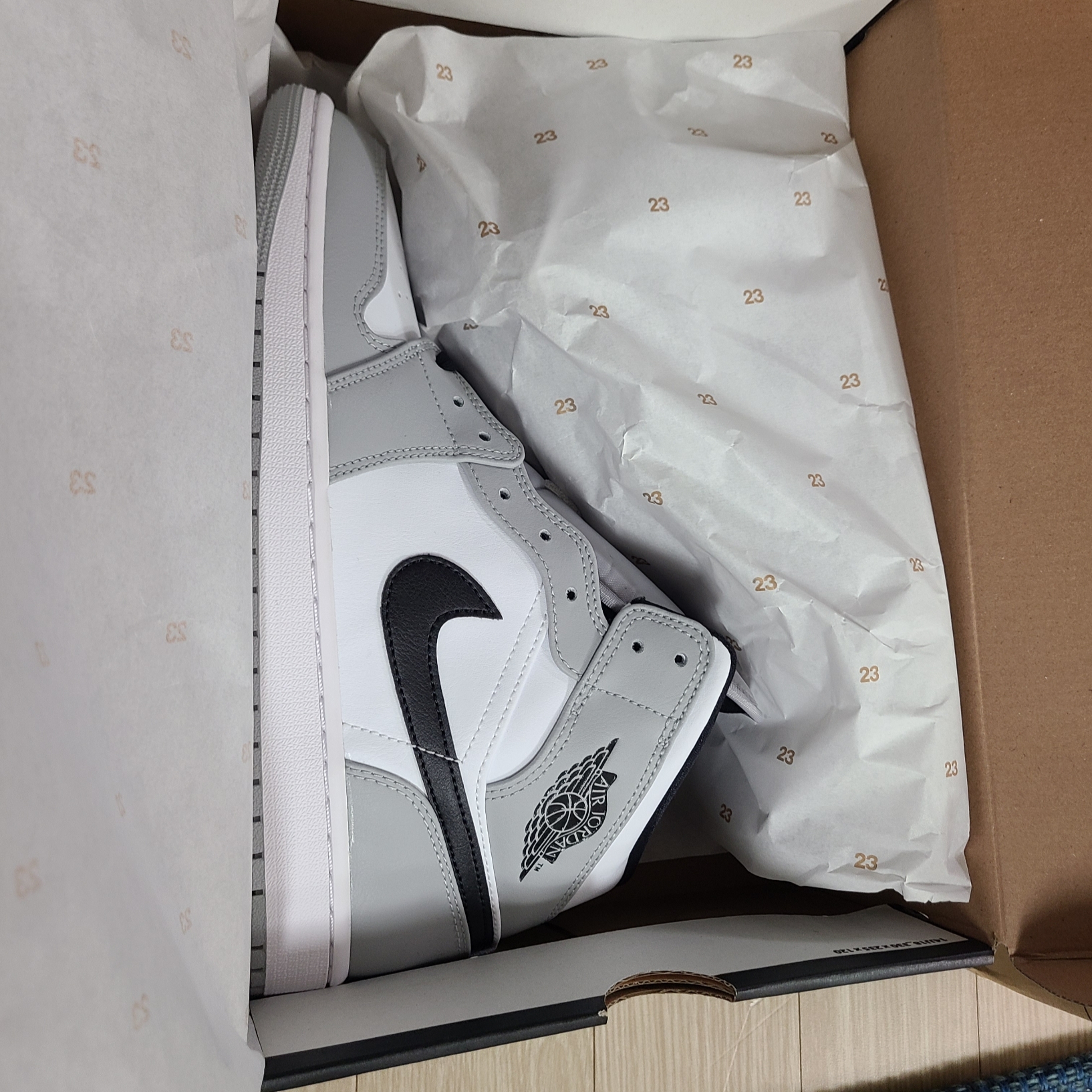 Jordan 1 Mid Light Smoke Grey 착용 스타일