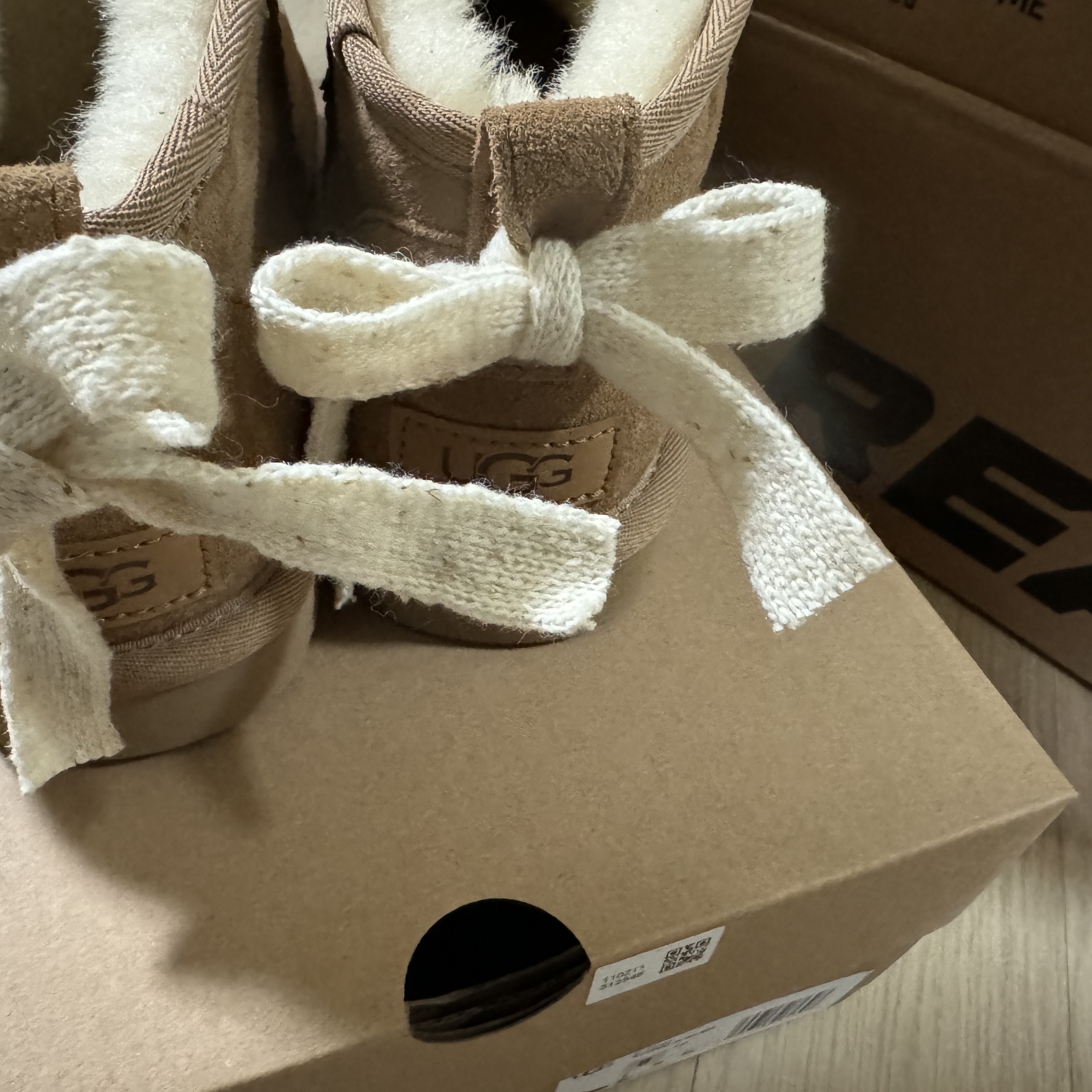 (W) UGG Classic Ultra Mini Boots Chestnut 착용 스타일