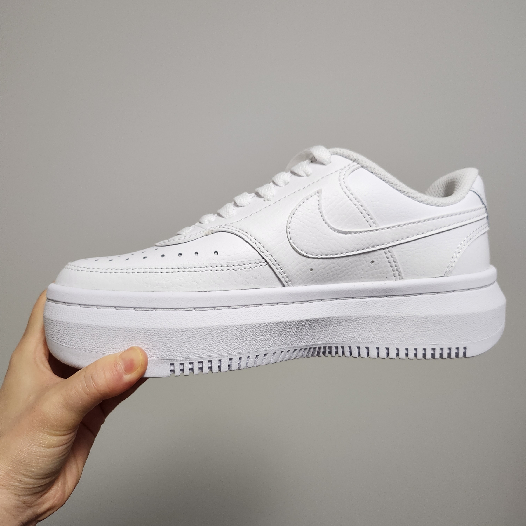 (W) Nike Court Vision Alta White 착용 스타일