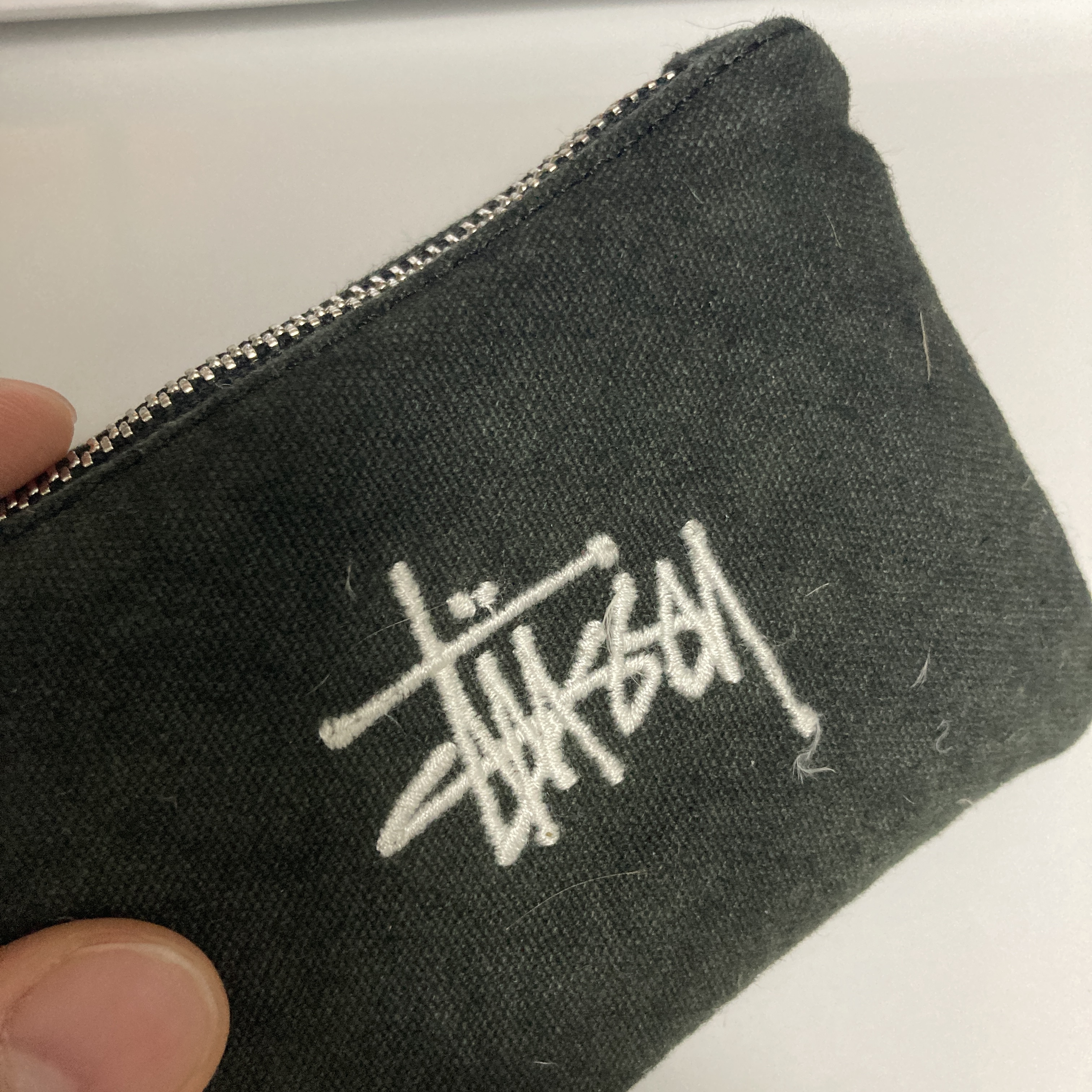 Stussy Canvas Coin Pouch Washed Black 착용 스타일