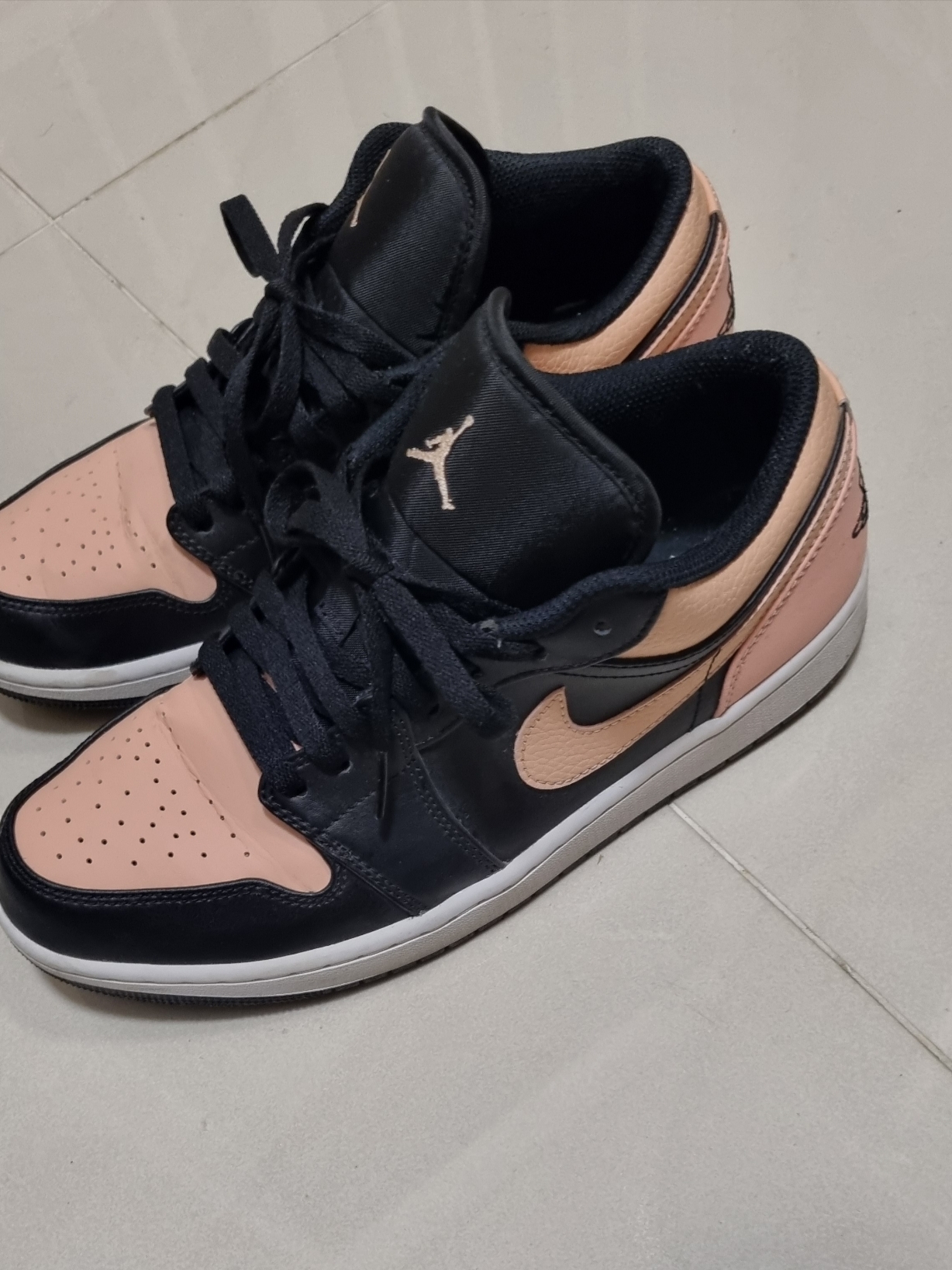Jordan 1 Low Crimson Tint 착용 스타일