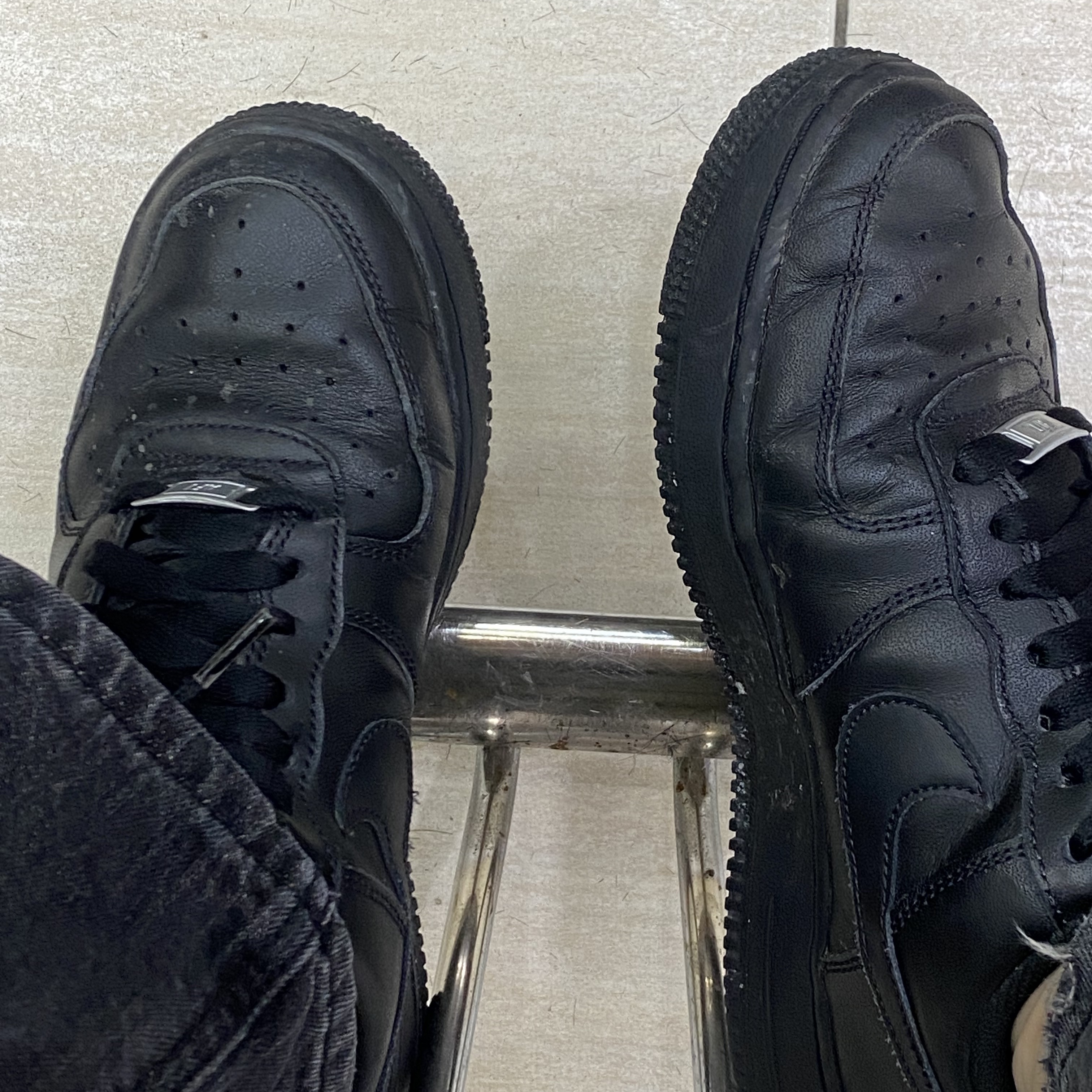 (W) Nike Air Force 1 '07 Low Triple Black 착용 스타일