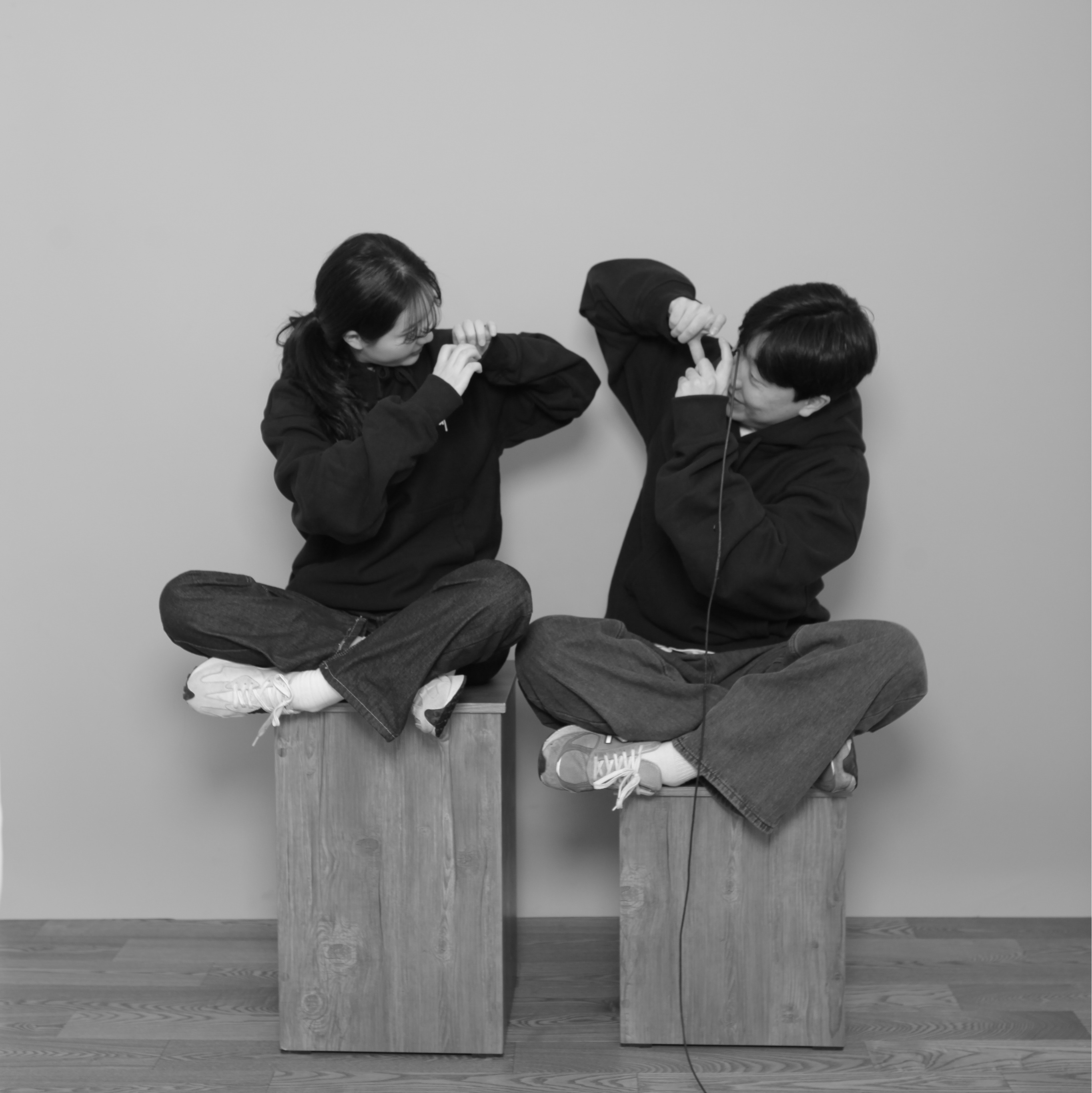Stussy Basic Stussy Hoodie Black 2023, New Balance 990v5 Made in USA Grey - D Standard 착용 스타일 - 2