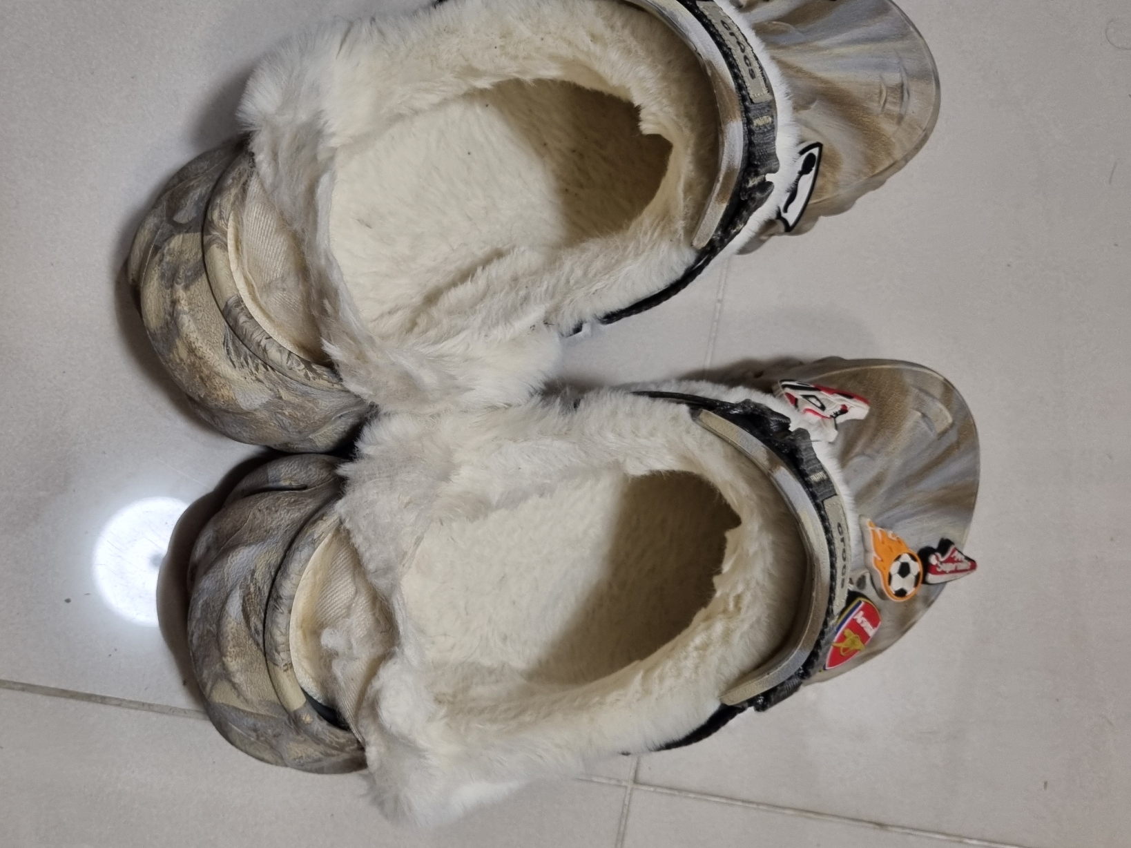 Crocs Echo Marbled Clog Bone Multi 착용 스타일