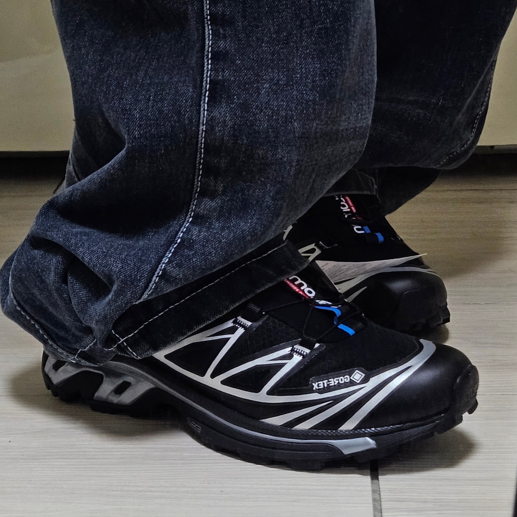 Salomon XT-6 GTX Black Silver 착용 스타일 - 1