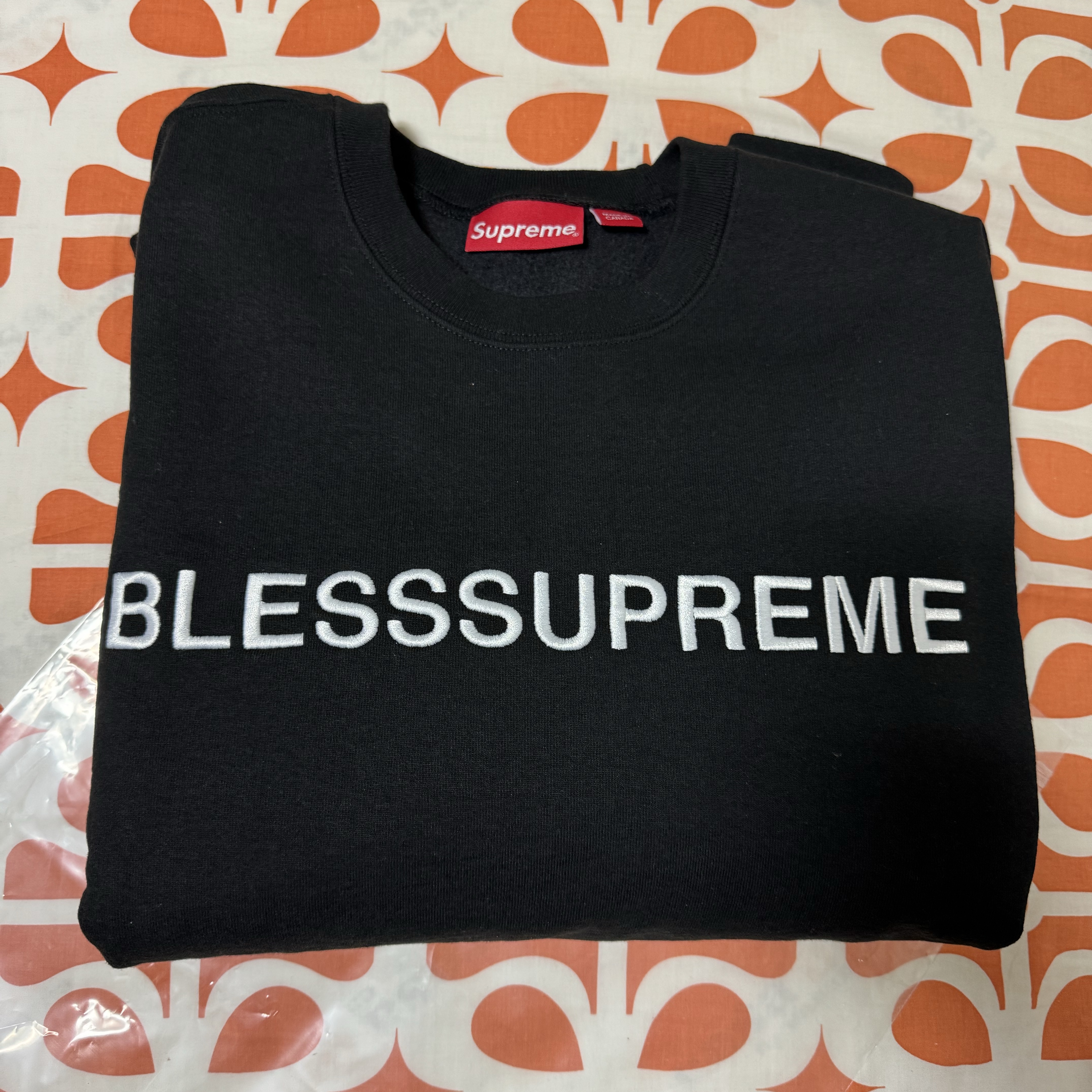 Supreme x Bless Crewneck Black - 23FW 착용 스타일