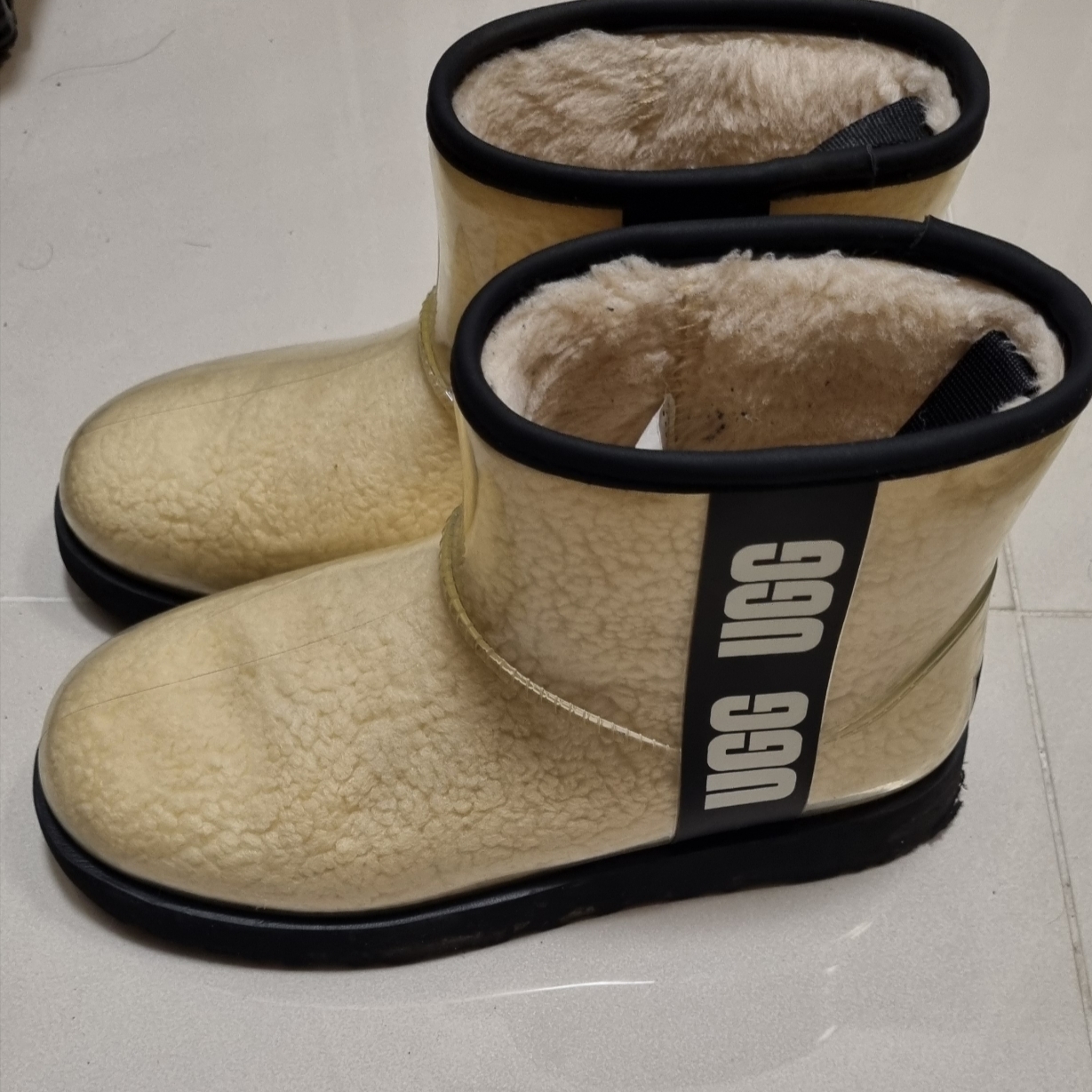 (W) UGG Classic Clear Mini Boots Natural Black 착용 스타일