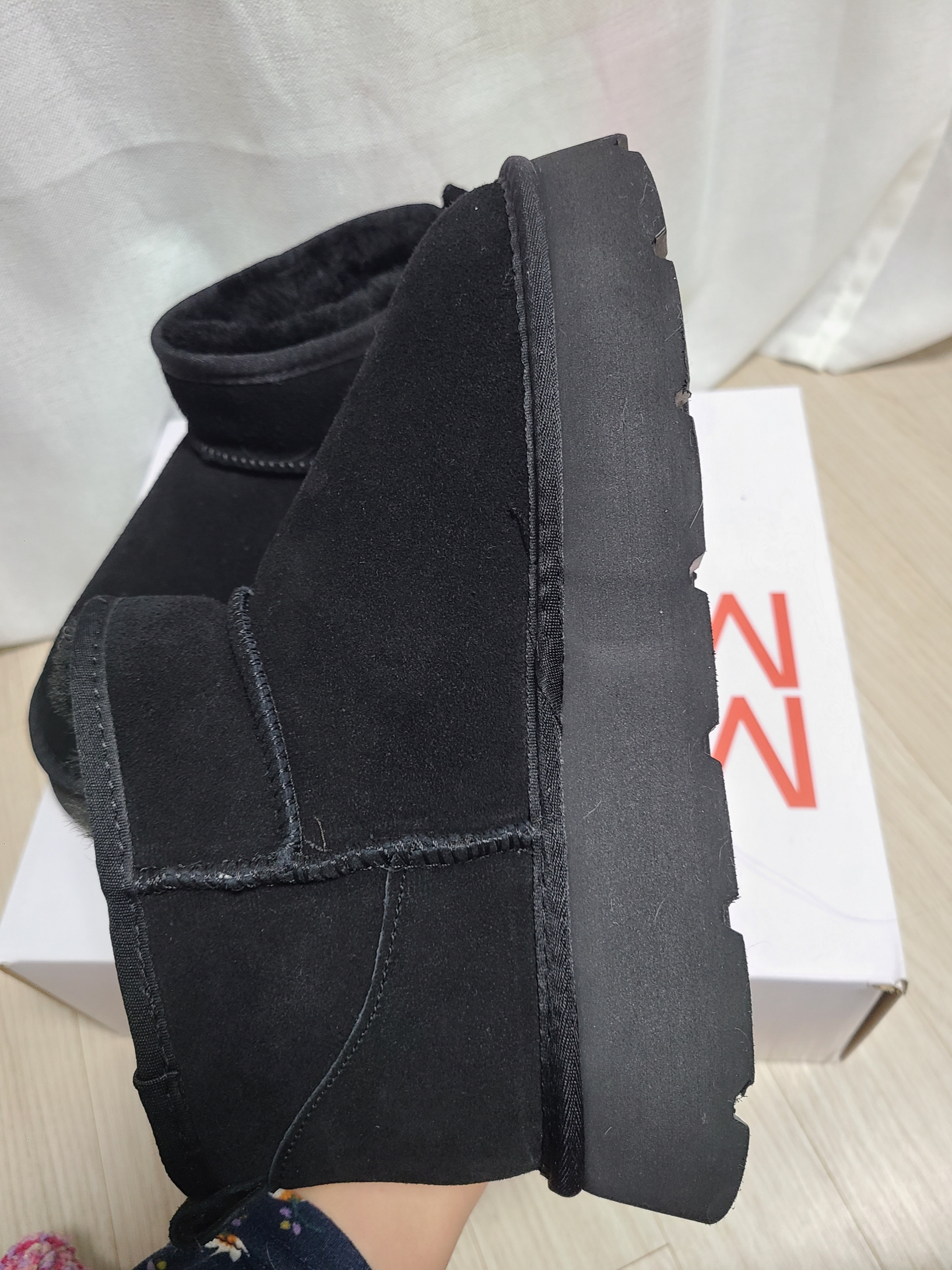 Mardi Mercredi Les Pompes Women Classique Mini Ugg Boots Black 착용 스타일 - 4