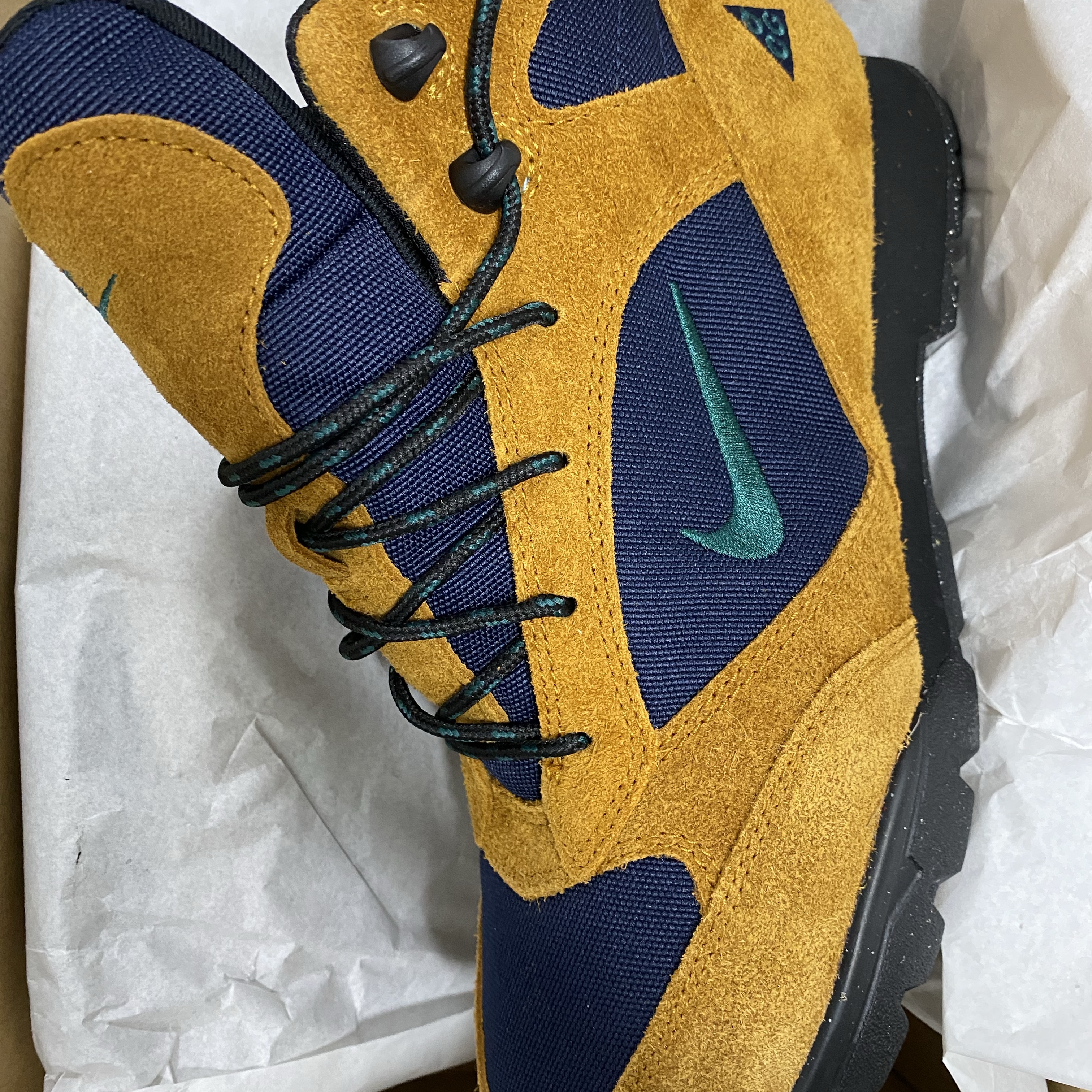 Nike ACG Torre Mid Waterproof Burnt Sienna and Obsidian 착용 스타일