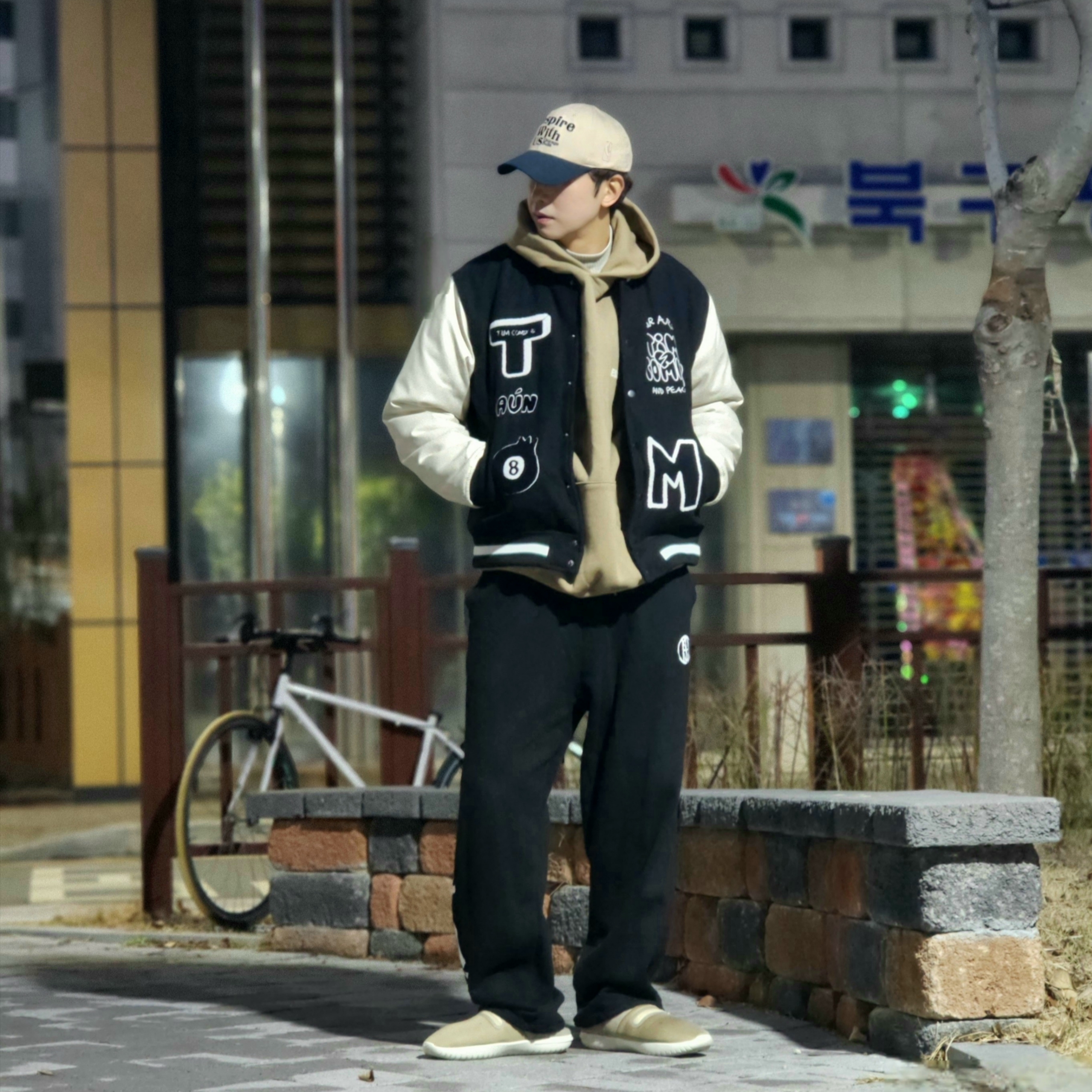Essentials Hoodie Oak - 22SS, Nike Burrow Khaki Rattan 착용 스타일 - 6