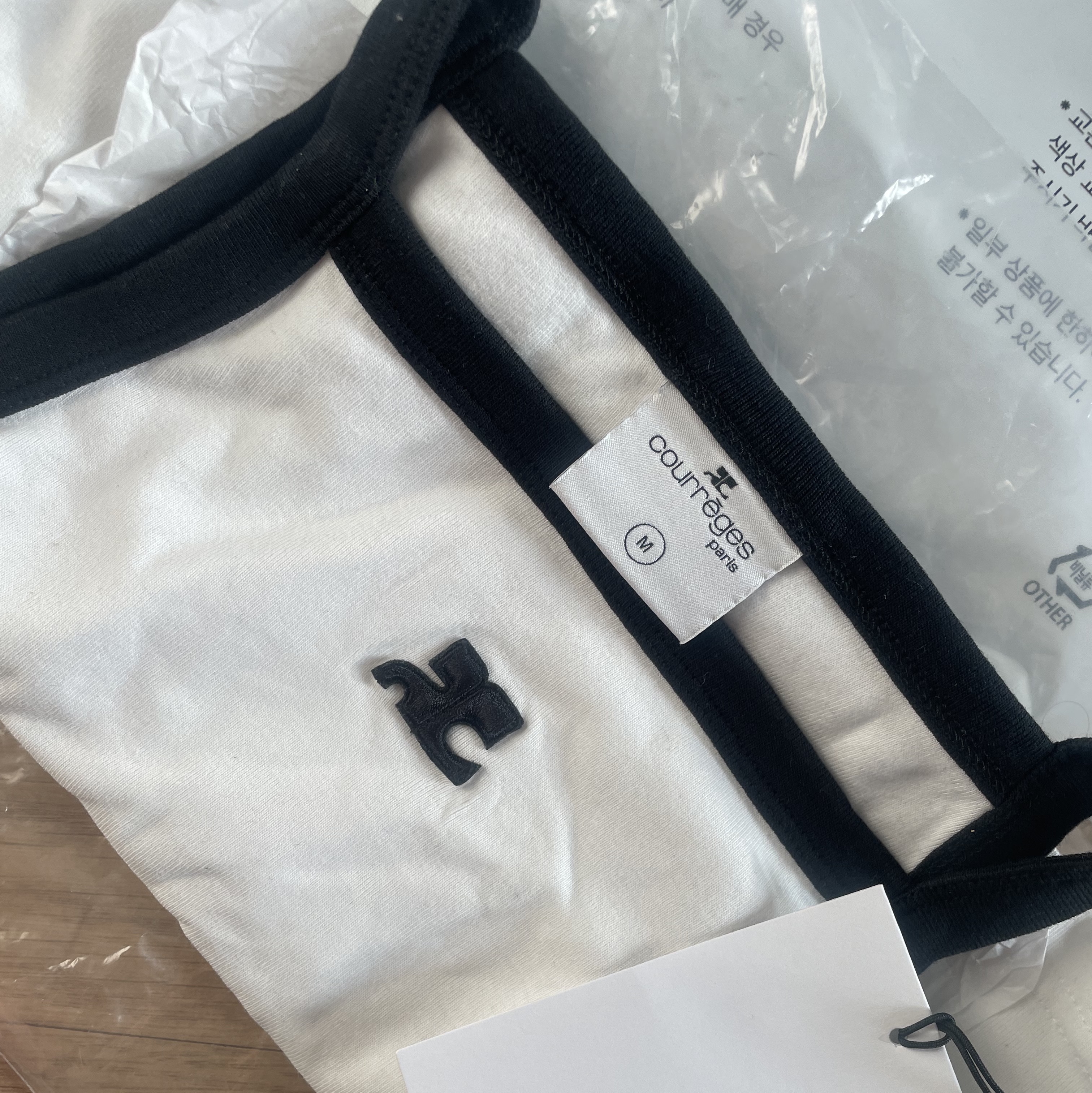 (W) Courreges Light Ribs Contrast Tank Top Heritage White Black 착용 스타일