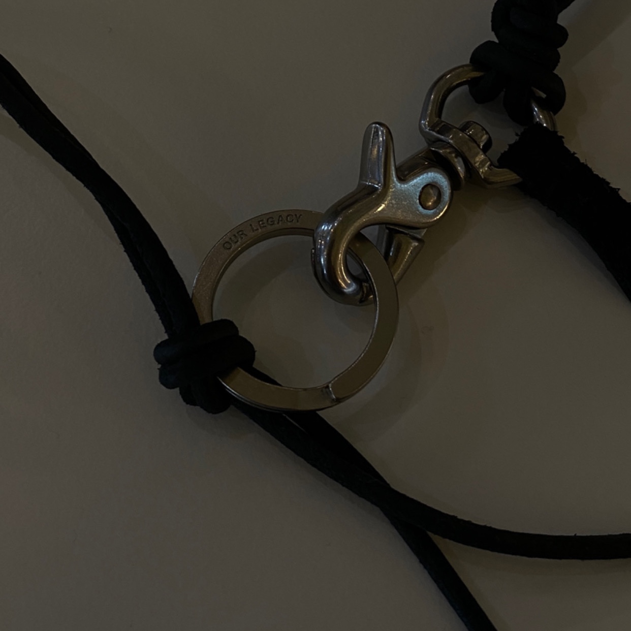 Our Legacy Ladon Leather Keychain Black 착용 스타일