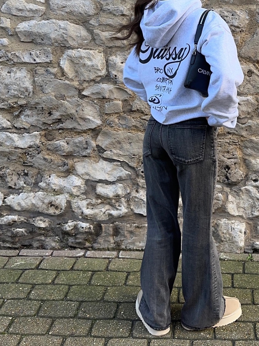 Stussy Basic Stussy Hoodie Ash Heather 2023, Stussy Basic Stussy Hoodie Black 2023 착용 스타일 - 6
