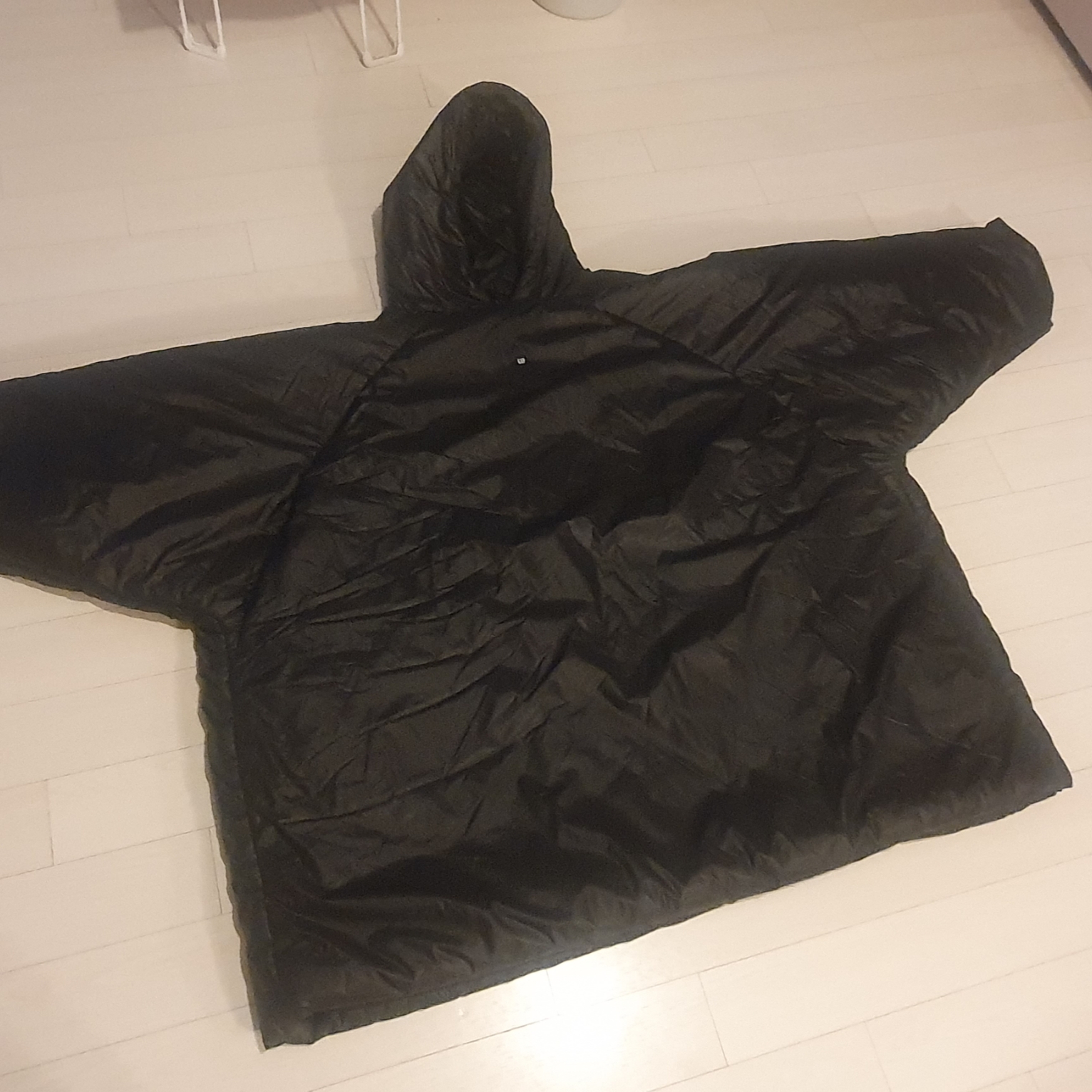 Yeezy Gap Engineered By Balenciaga T-Cut Puffer Parka Black 착용 스타일 - 1