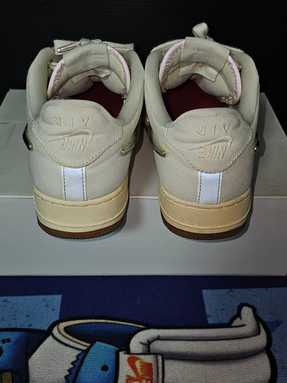 Nike x Travis Scott Air Force 1 Low Sail 착용 스타일 - 5
